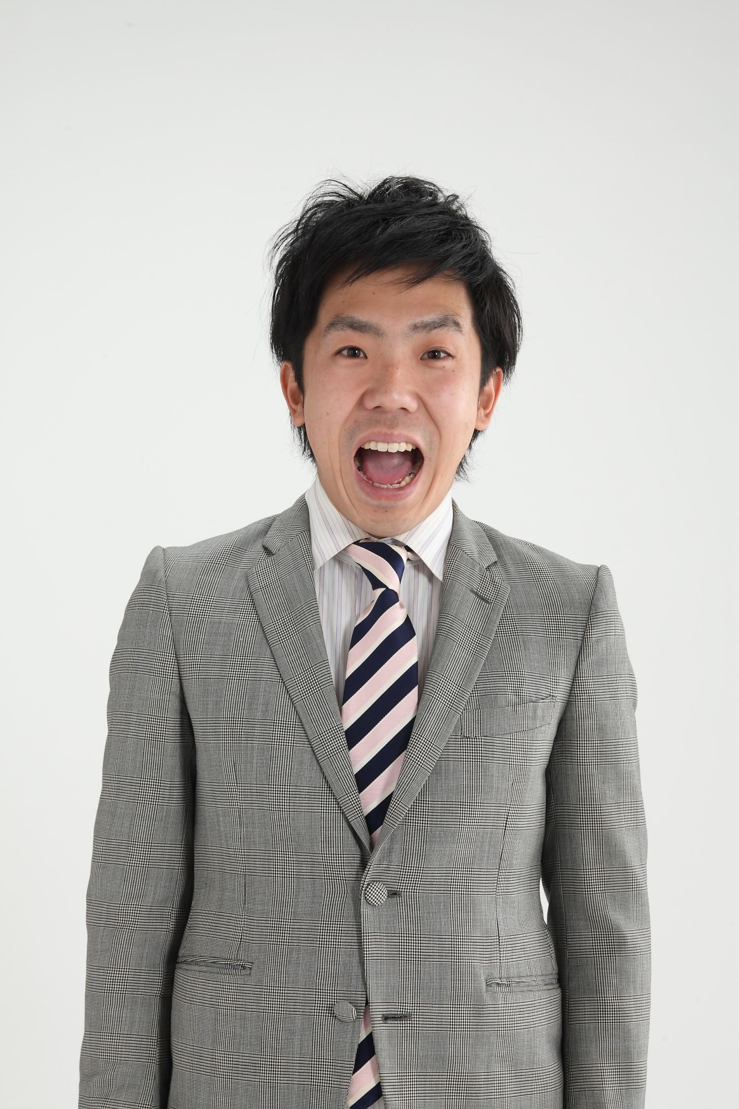 梶剛（©YOSHIMOTO KOGYO CO.,LTD.）