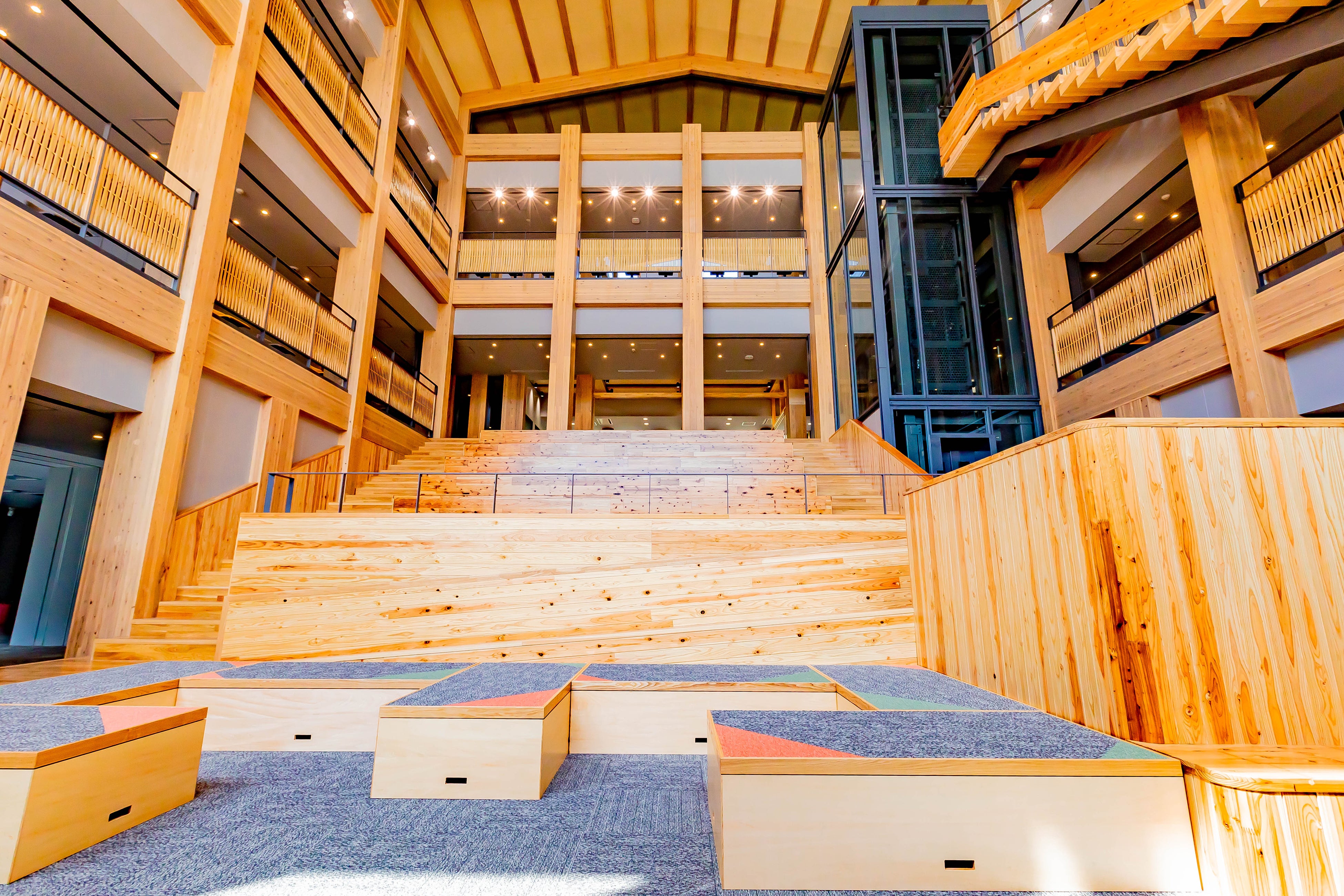 日本初の木造3層吹き抜けコモンズ空間