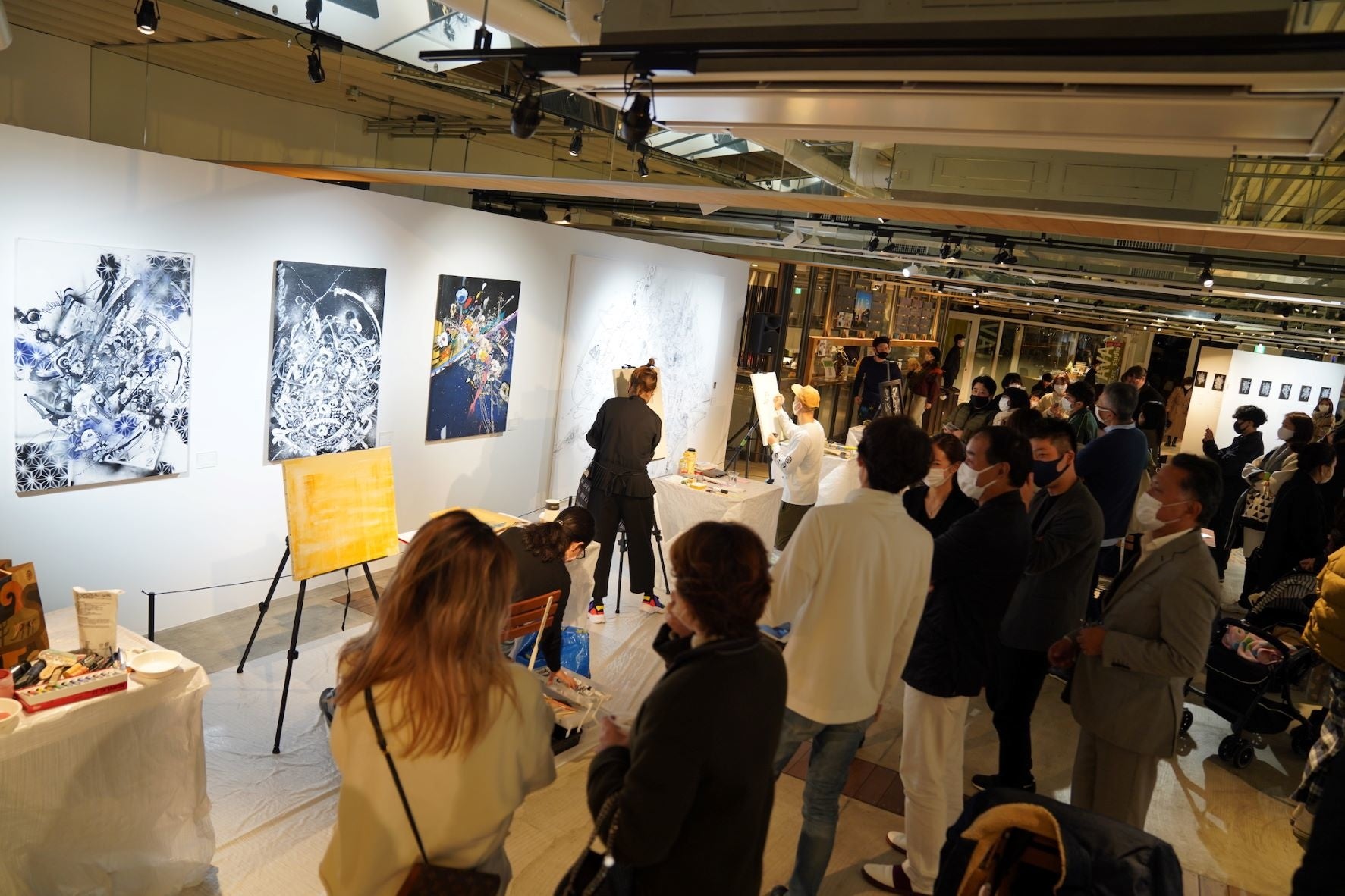 アーティストや作品との「出会い」をお楽しみ下さい。