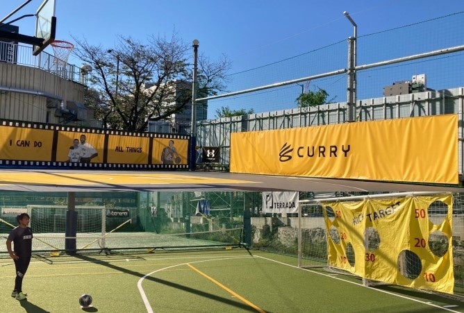 狙った的に向かってシュートを決めるキックターゲットが体験できます。