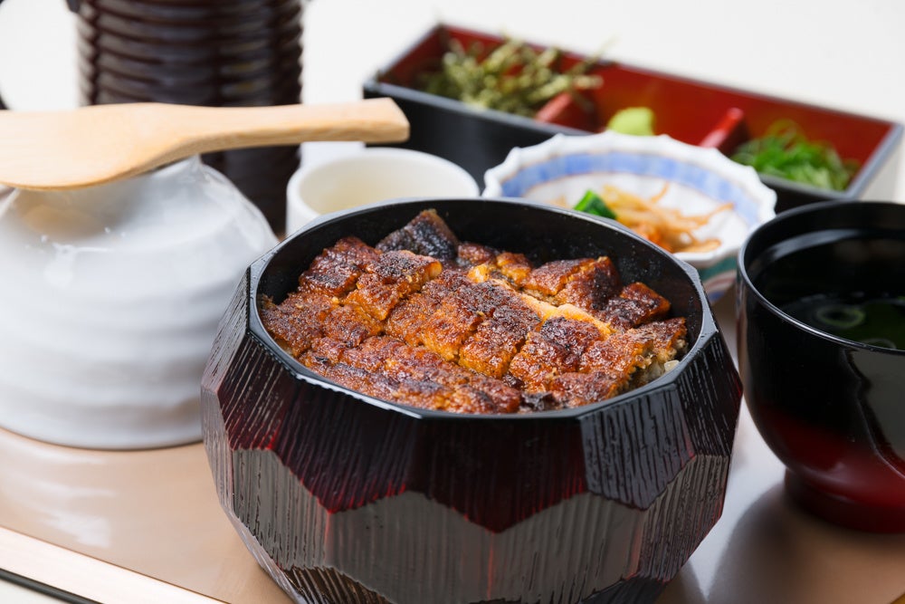 創業90年以上の老舗から仕入れる うなぎ と白川郷の名店 蕎麦脇本 監修の 石臼挽きそば が一度に楽しめる うなぎとそば うな蕎 がmozo ワンダーシティに4月15日オープン 株式会社soragroupのプレスリリース 創業90年以上の老舗から仕入れる うなぎ と白川郷の名店 蕎麦脇本 監修の 石臼挽きそば が一度に楽しめる うなぎとそば うな蕎 がmozo ワンダーシティに4月15日オープン 株式会社soragroupのプレスリリース