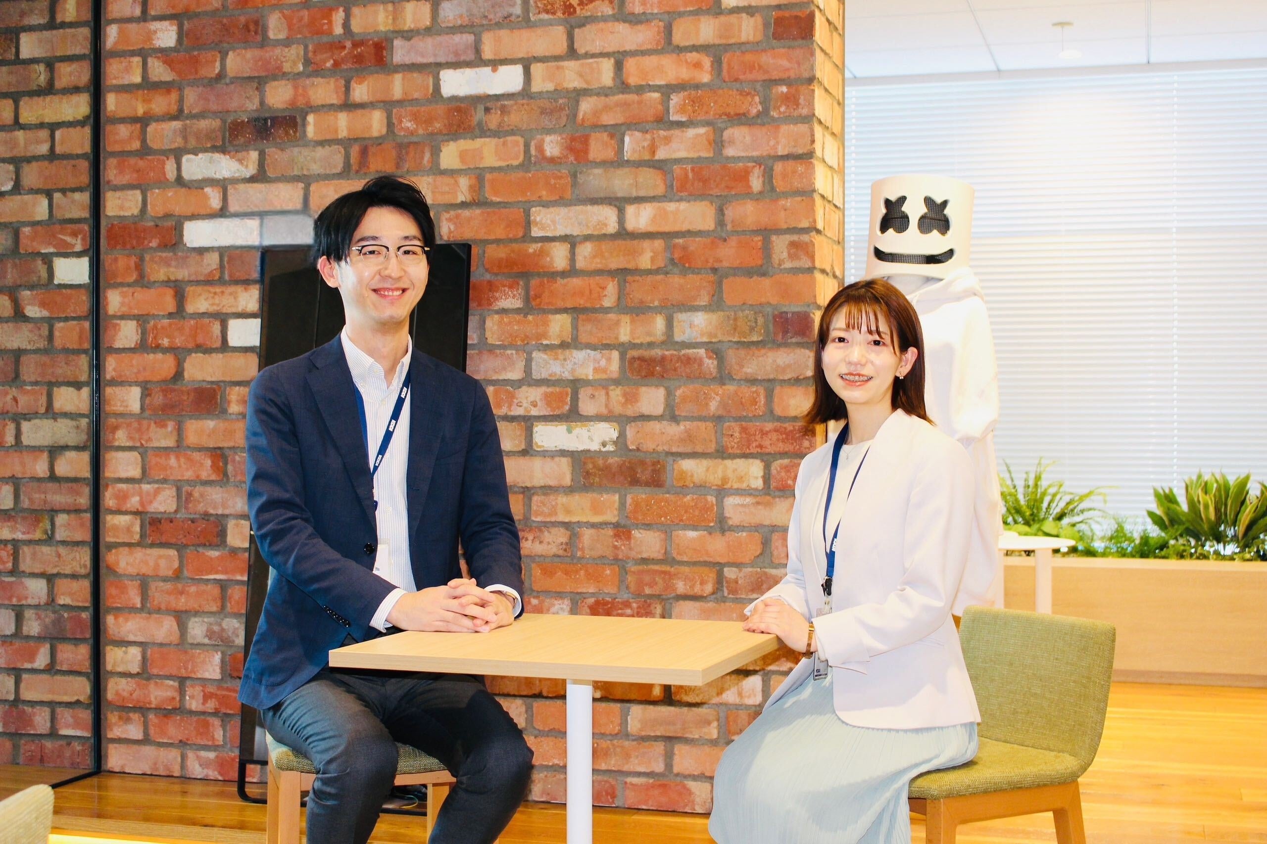 （左：事業創造本部 LX統括部 企画1グループ コアスタッフ 城野公輔様 右：事業創造本部 LX統括部 企画1グループ コアスタッフ 加藤明日美様）