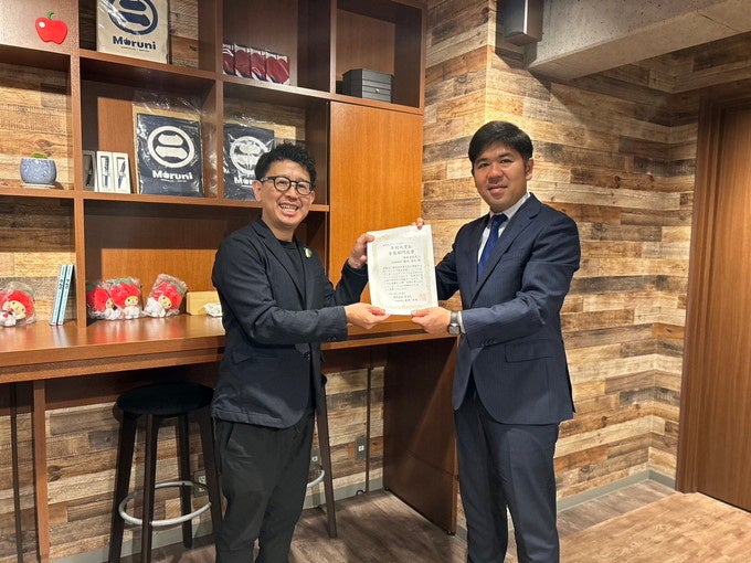 食文化取締役 井上真一（左）と代表取締役 藤田 真也様（右）