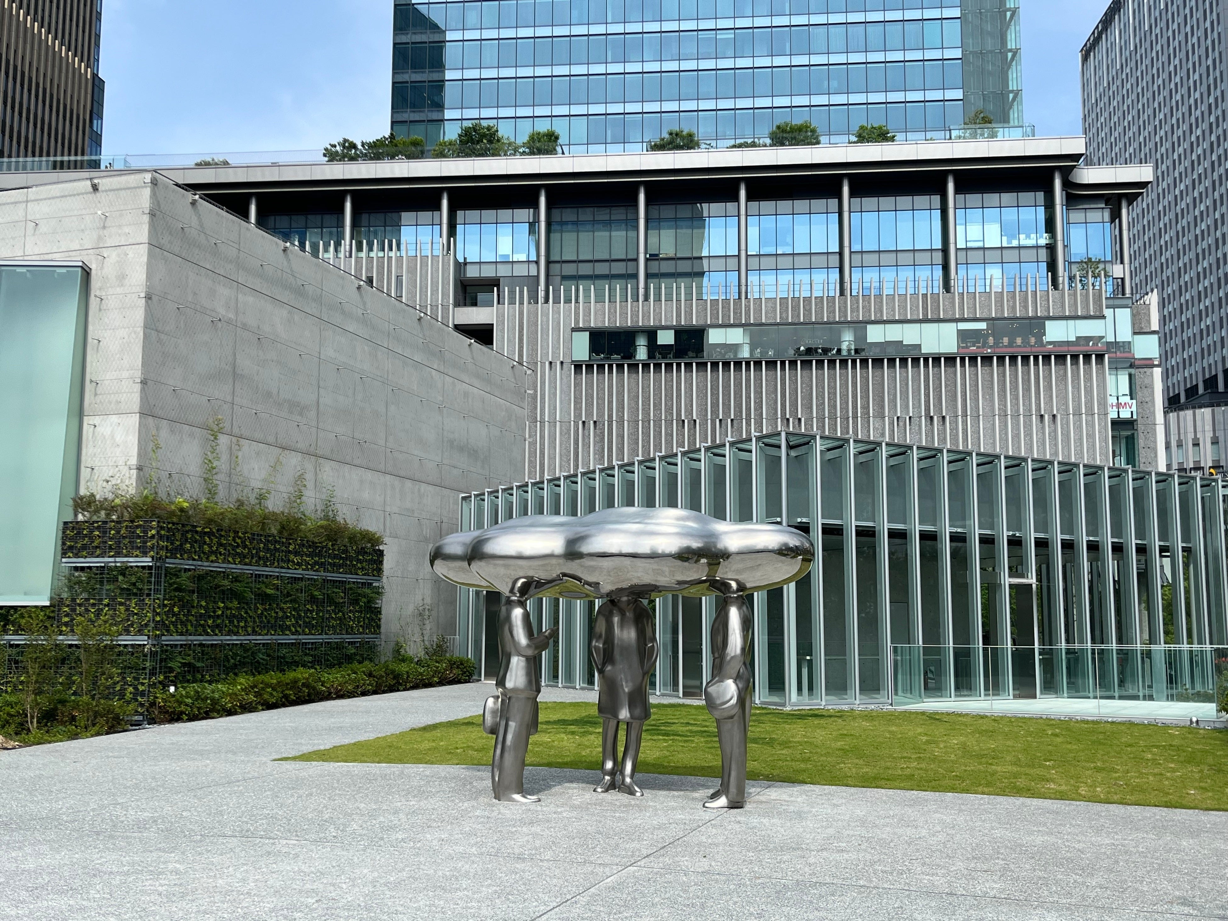 彫刻　立つ 2024年9月開業｜グラングリーン大阪うめきた公園に3名の国際的