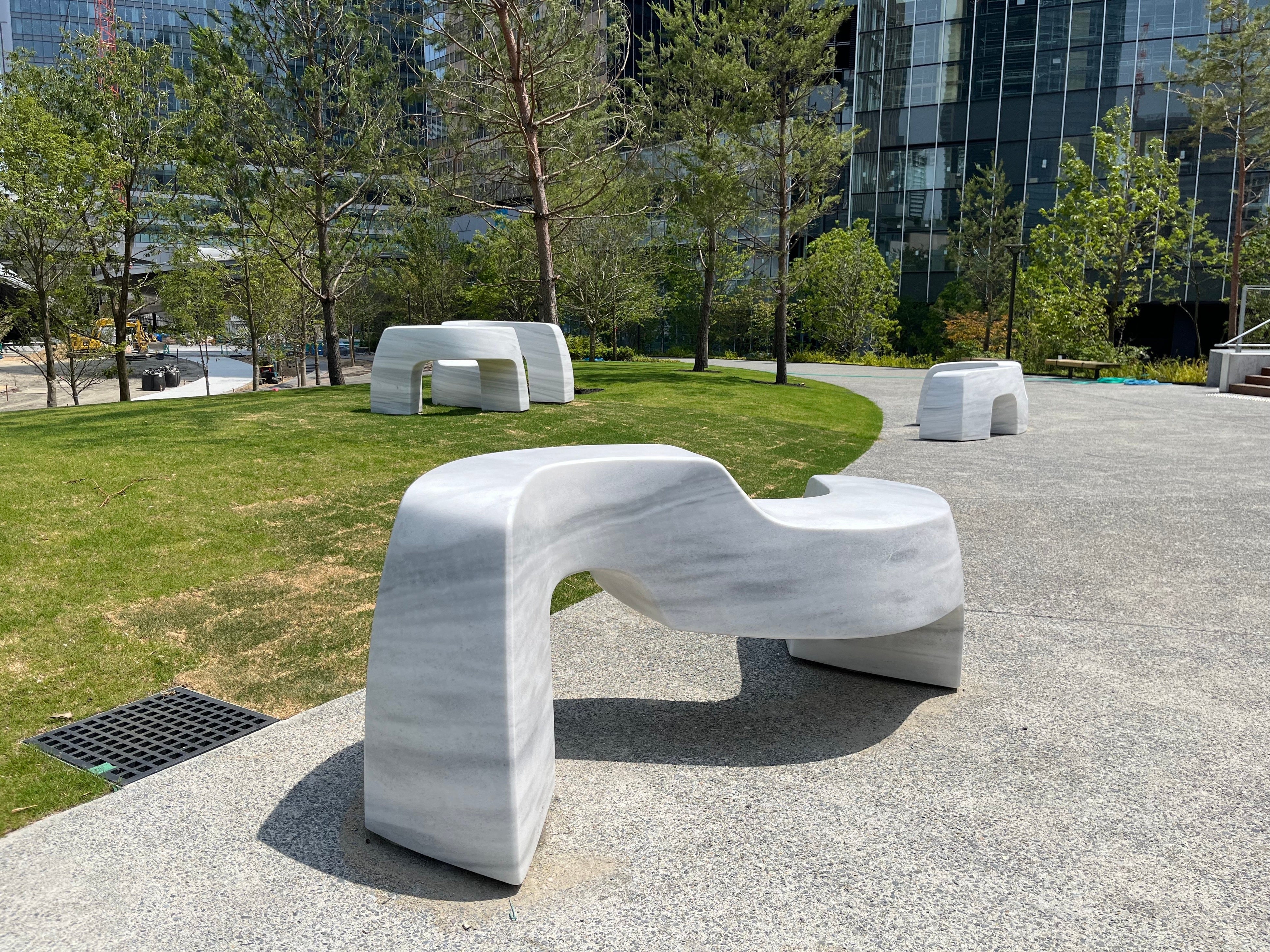 青緑色の人間彫刻 ライフサイズの古代青銅の象徴、賢者、有名なギリシャ神話の巨人