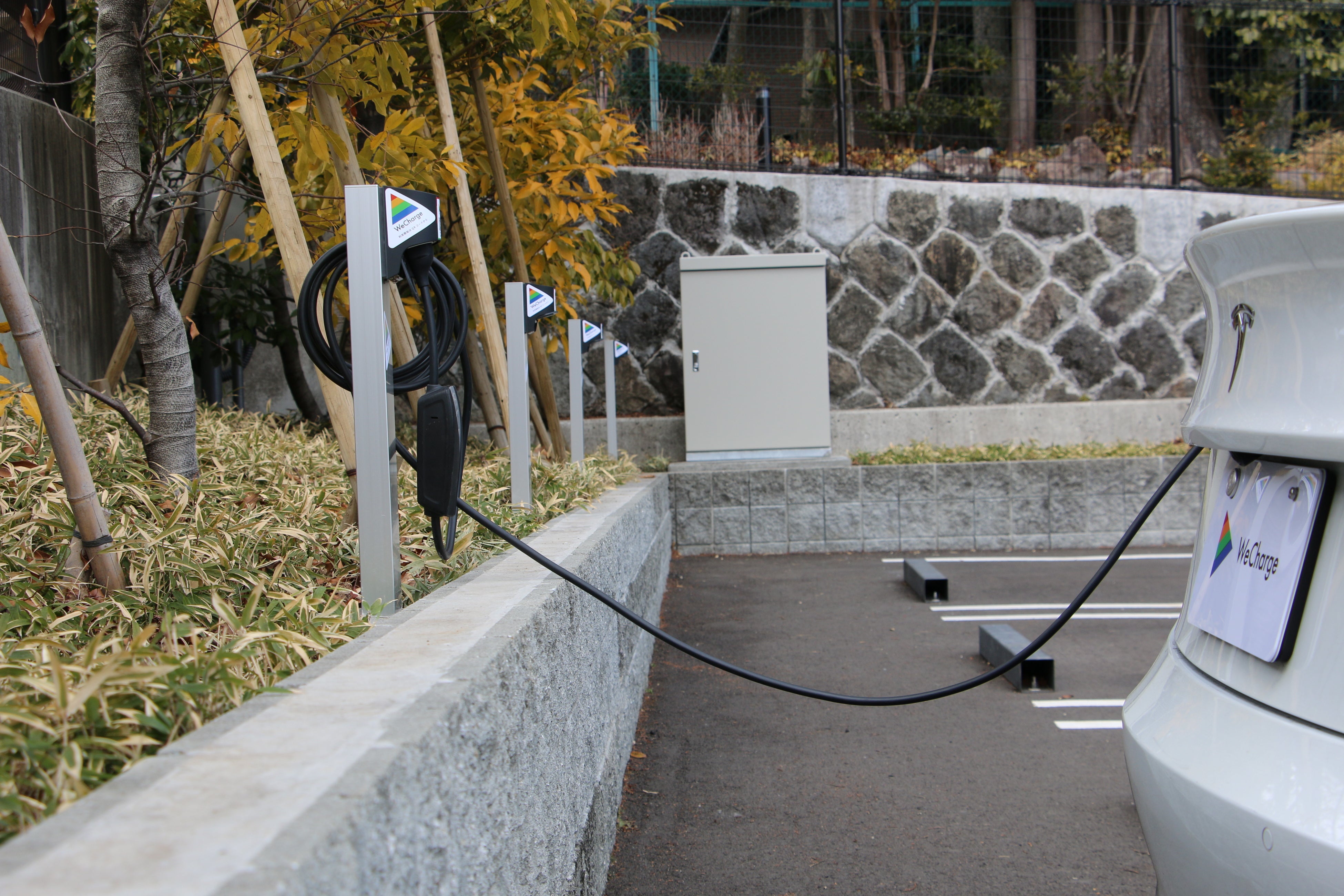 コンセントでEV充電