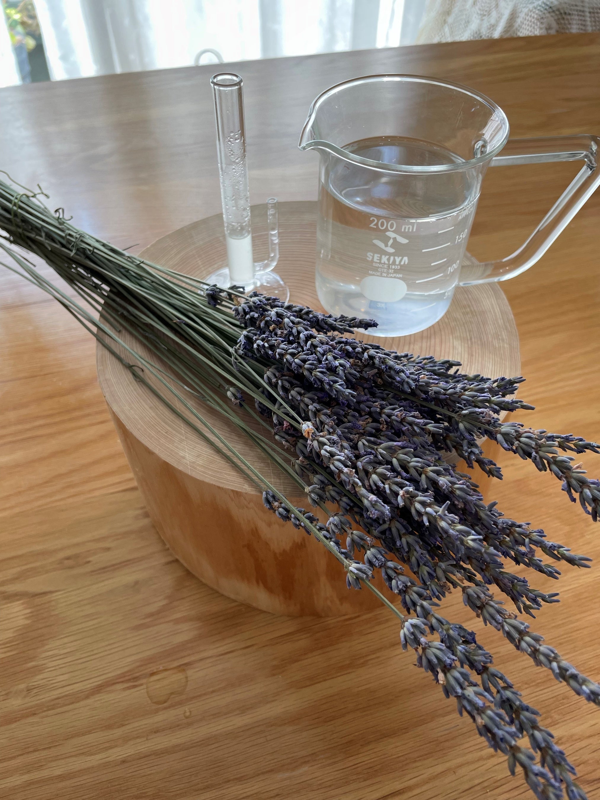 香りのある暮らしで心身を健康に！炭屋がアロマブランド「No.Z」を