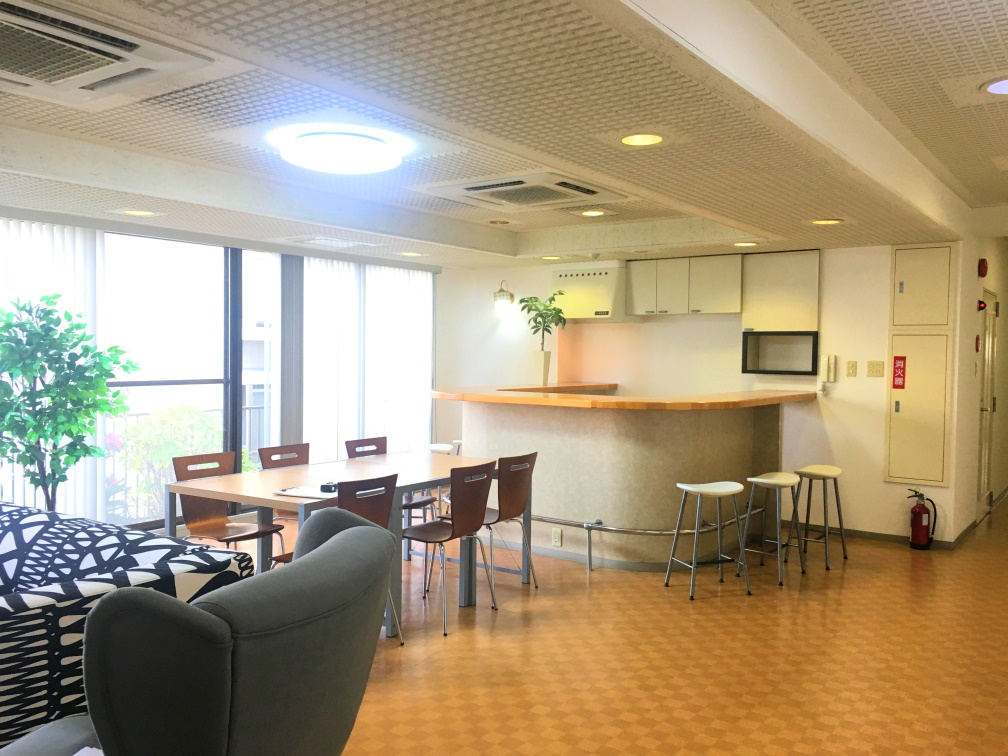開放感のある明るい共用スペース