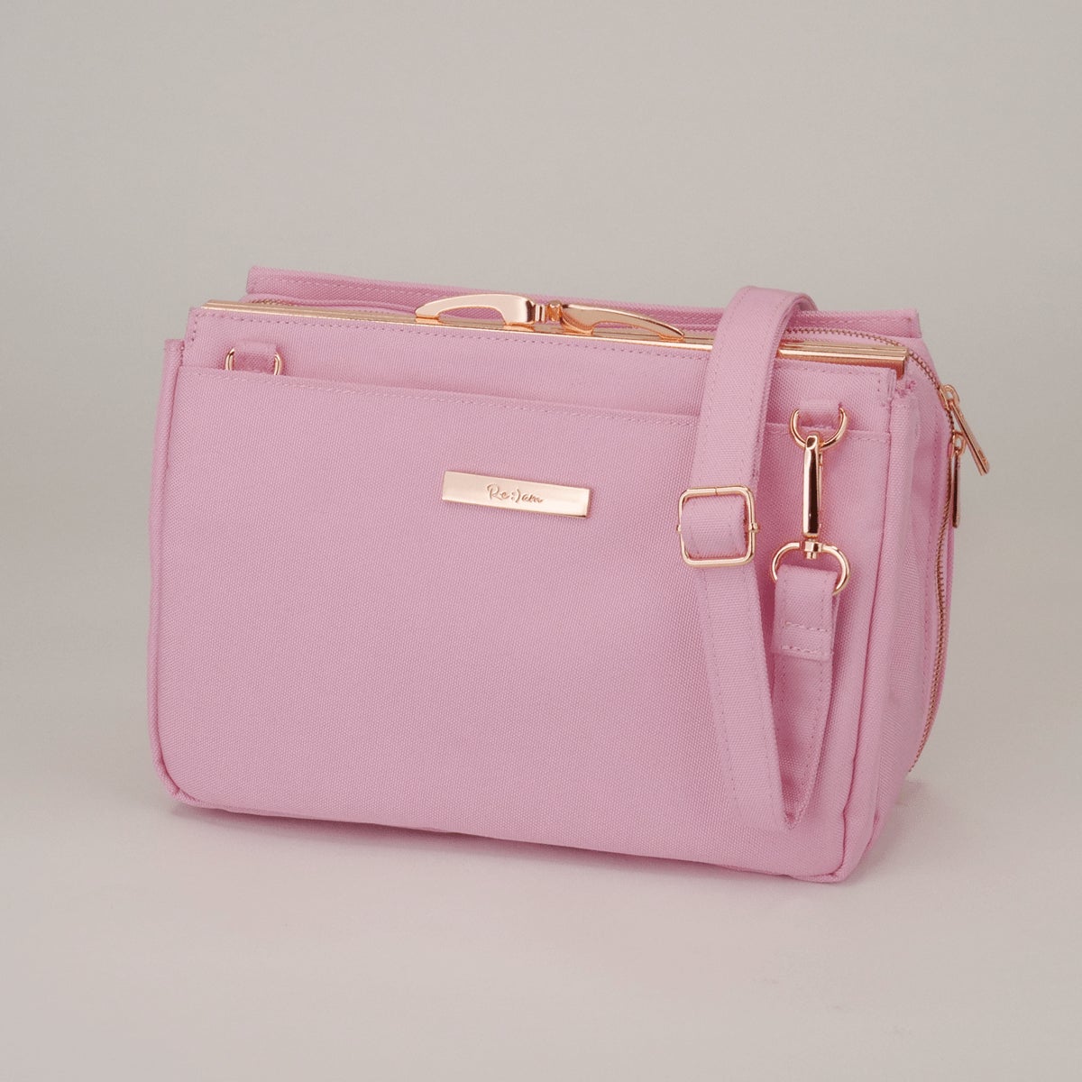 青みが強い色を選ぶことでしっかりと推しを主張できるピンク