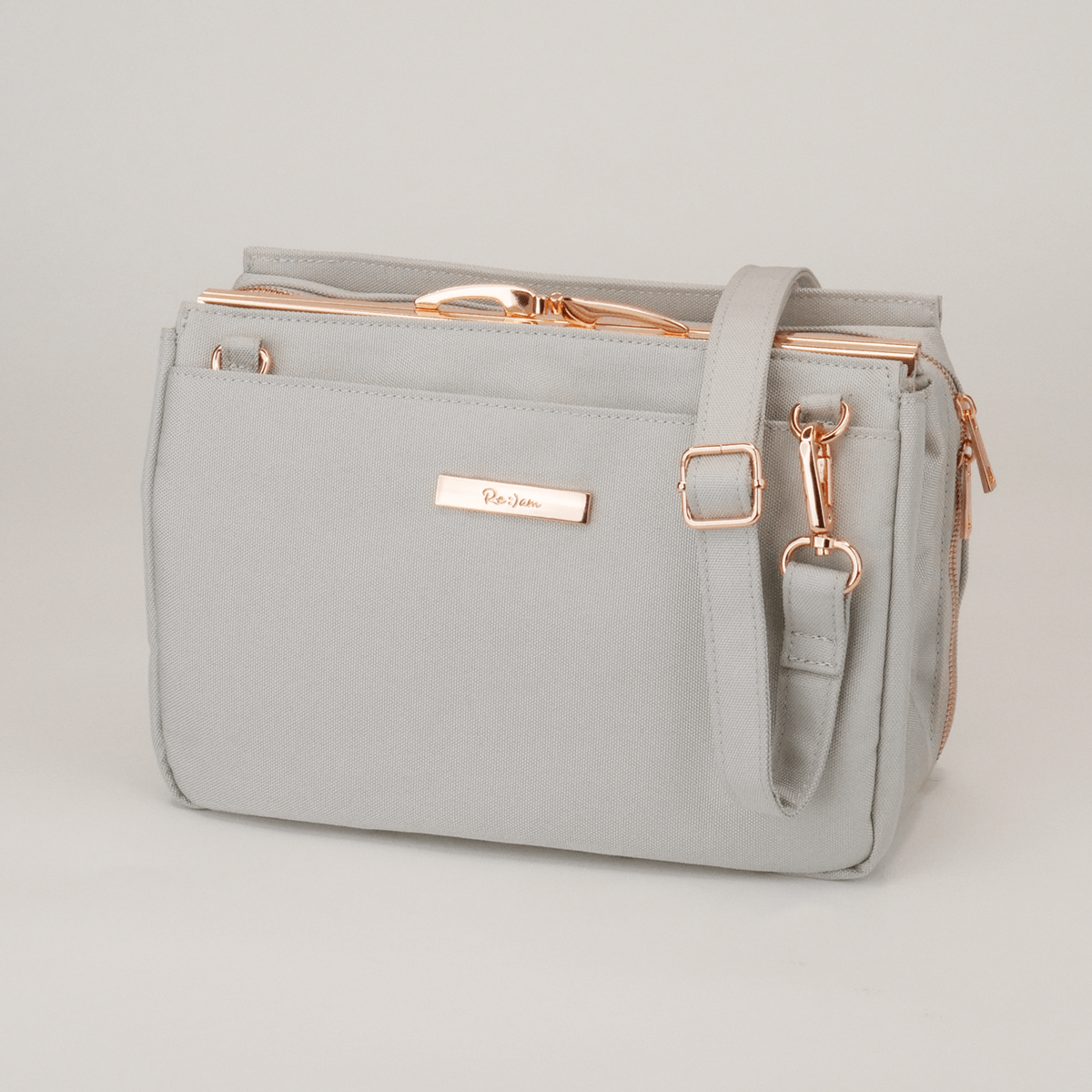 5個買いする人もいた【おしゃれ痛バッグ】がぬいぐるみや