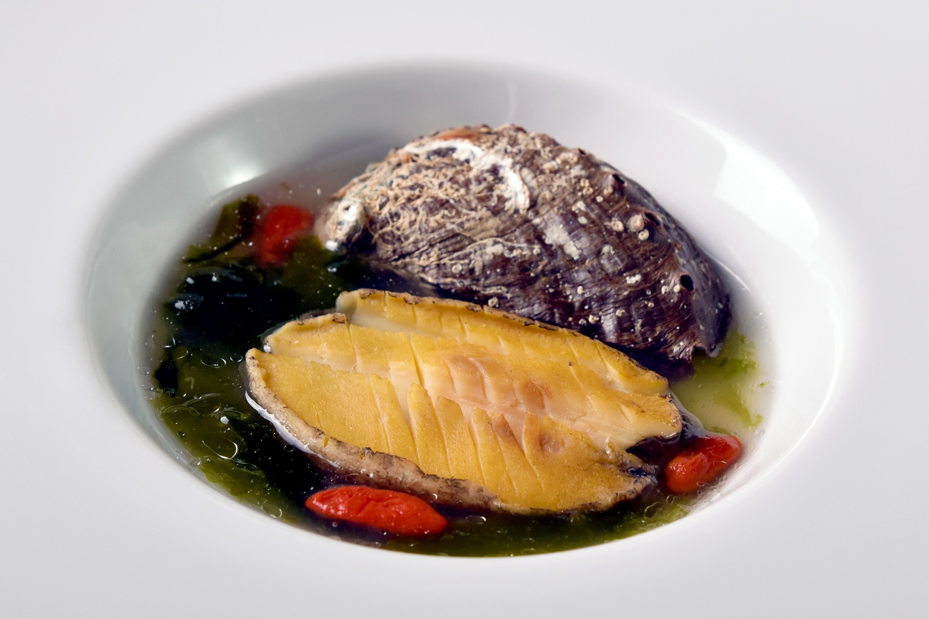 姿鮑の蒸し物 磯の香り広がるあおさ餡かけ