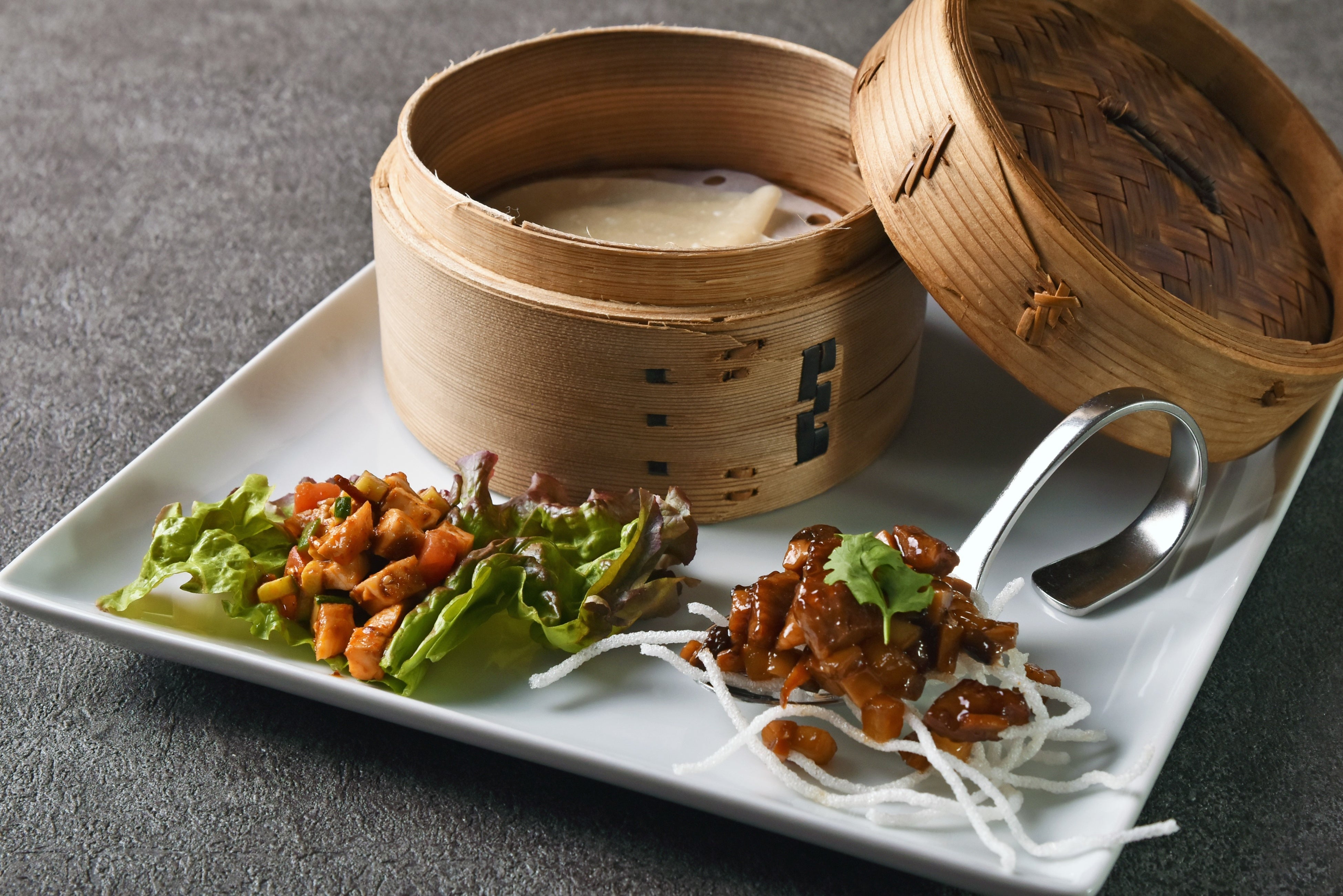 国産牛と鶏の食べ比べ