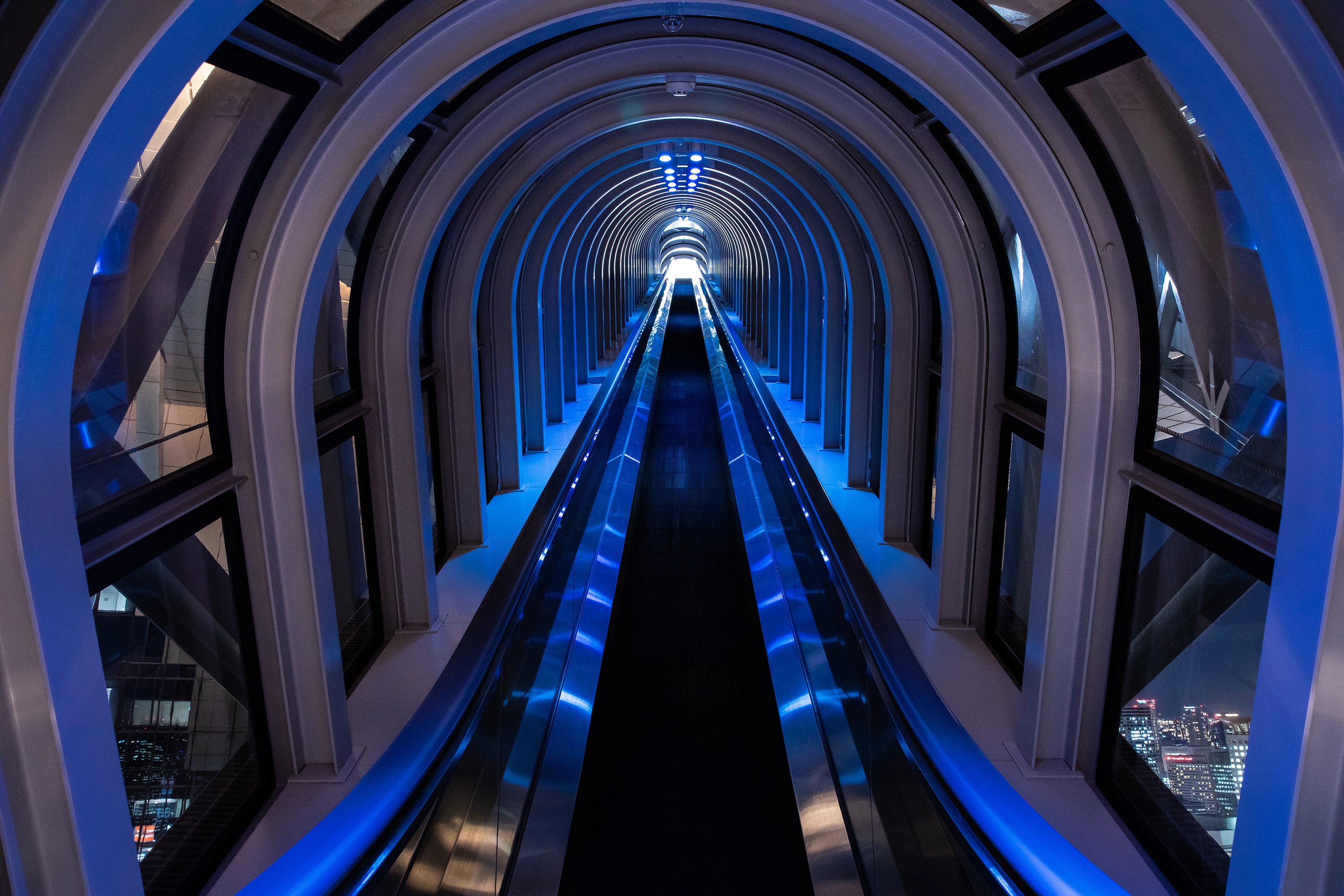 空中庭園展望台_シースルーエスカレーター