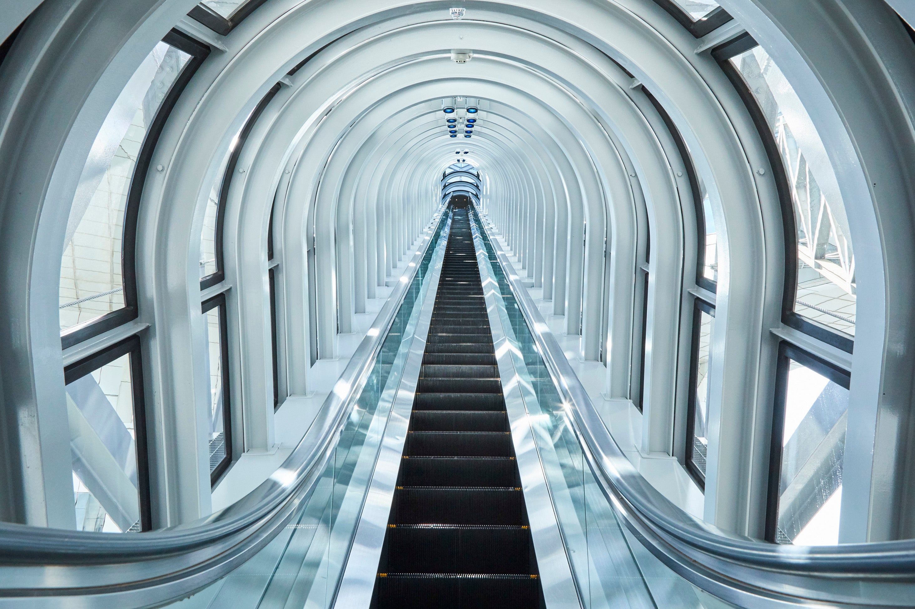 梅田スカイビル／空中エスカレーター