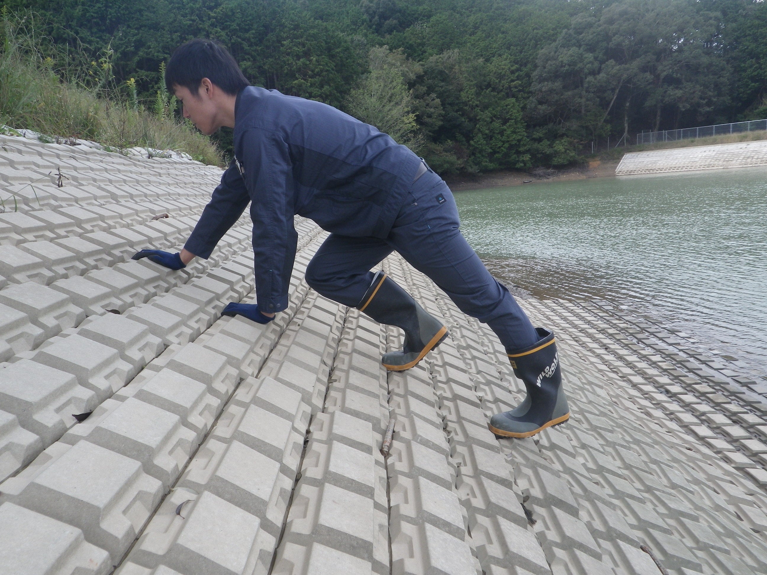 手や足が掛かりやすい形状