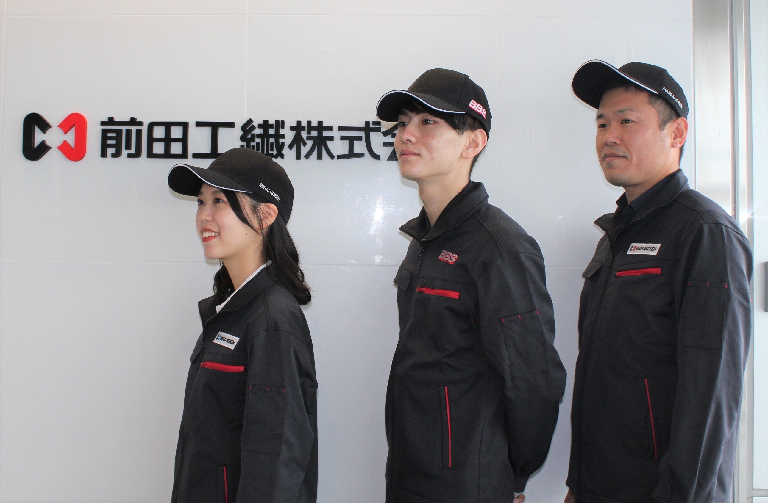 キャップ　ロゴ