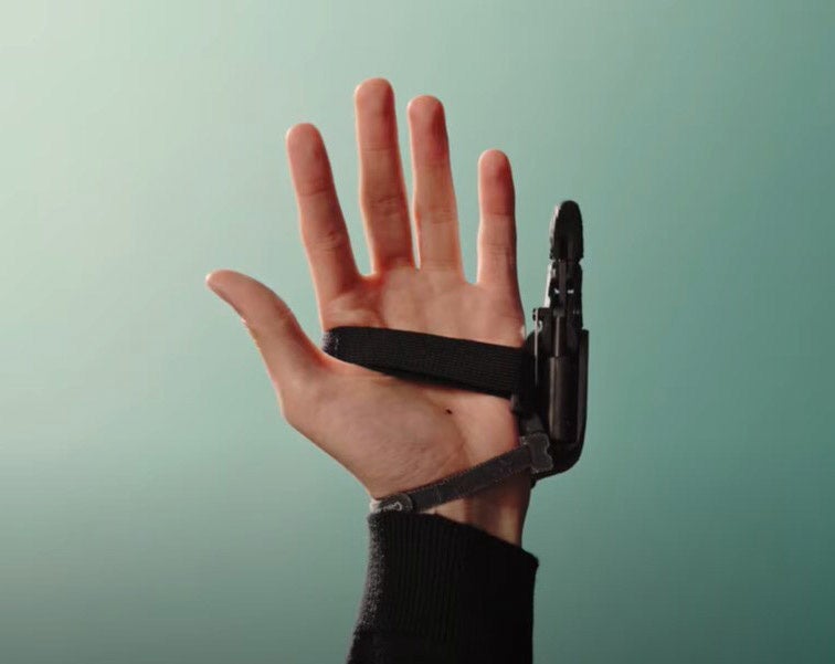 6本目の指（画像提供：JST ERATO稲見自在化身体プロジェクト）