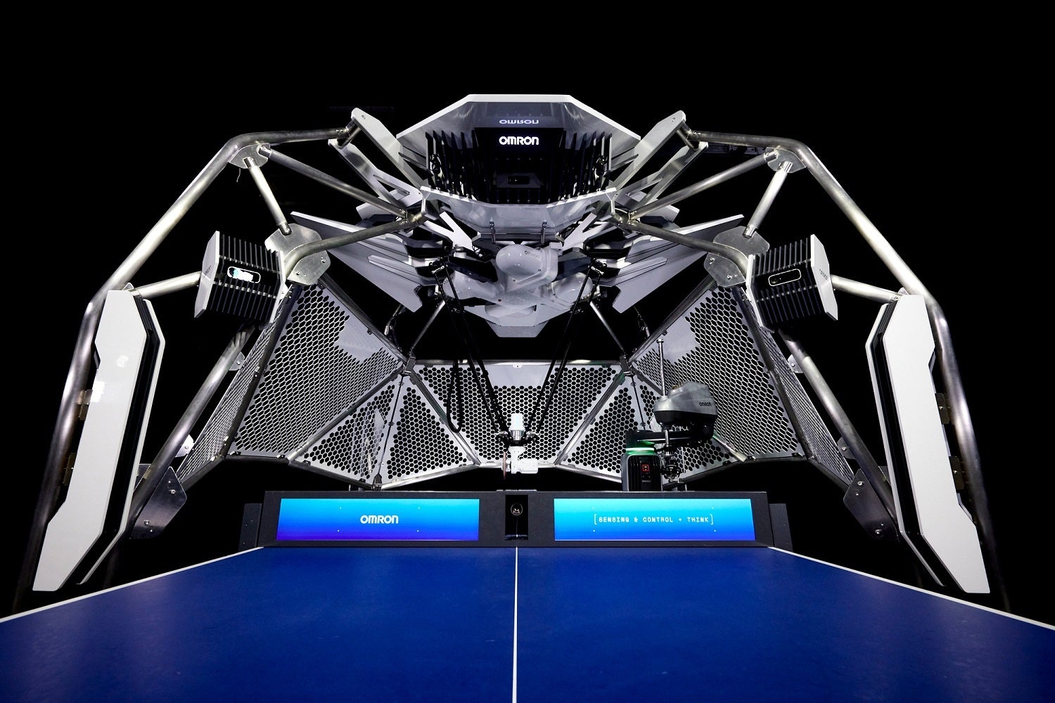 卓球ロボット「フォルフェウス」（画像提供：オムロン株式会社）