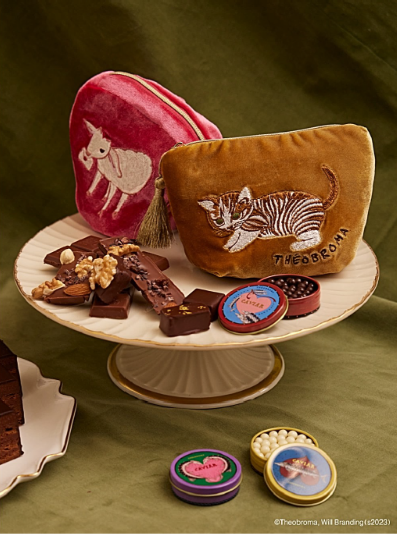 左：エコバッグ　右：ポーチ