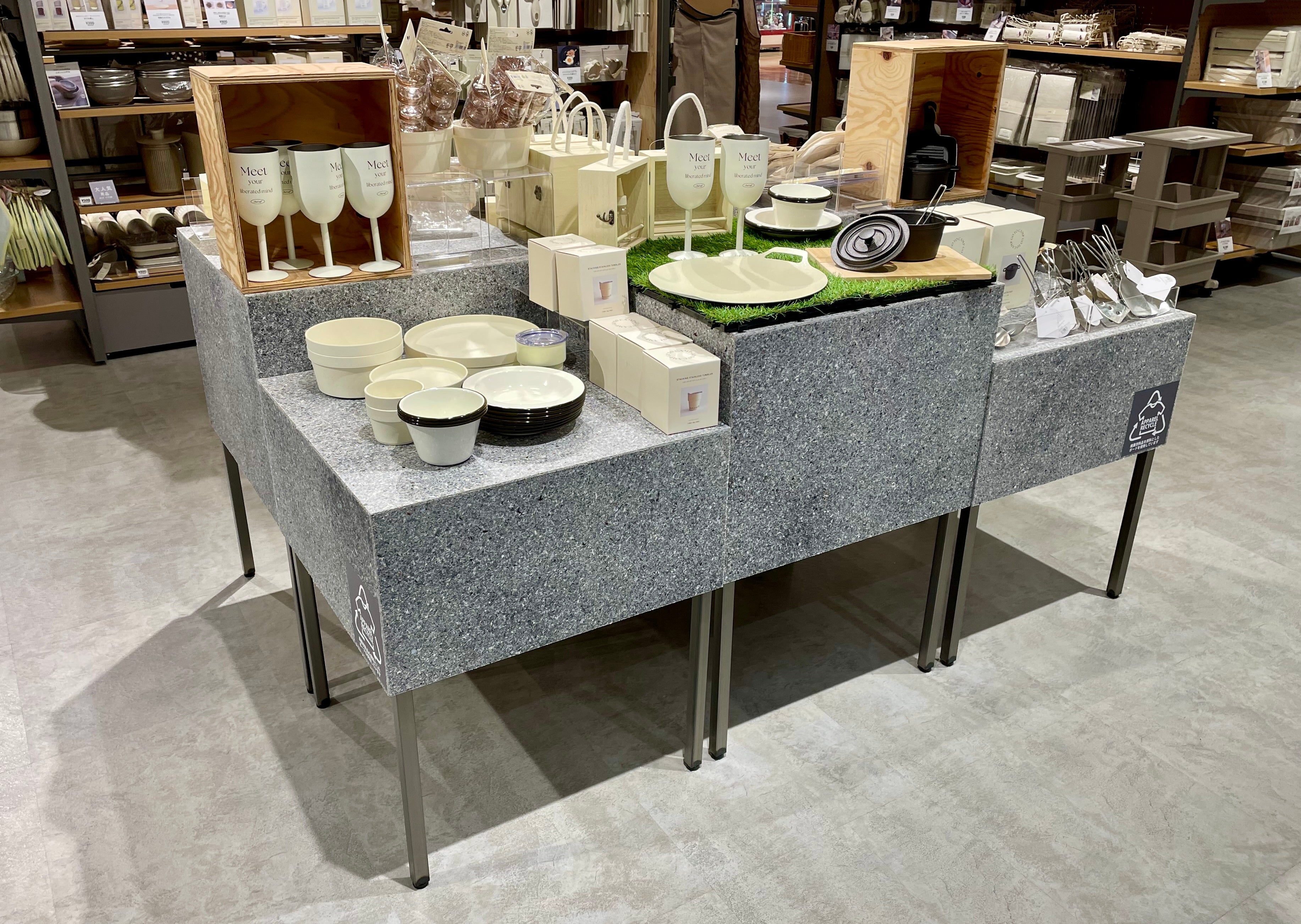 大手雑貨店で導入された「PANECO®」什器