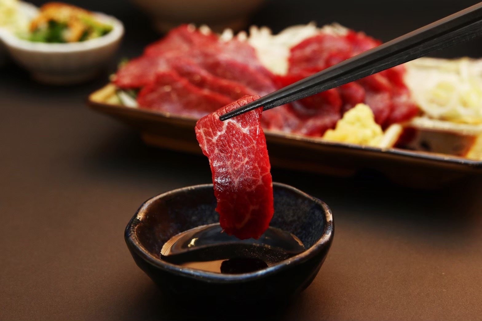 「熊本直送 馬刺し」　1,250円（税込）～