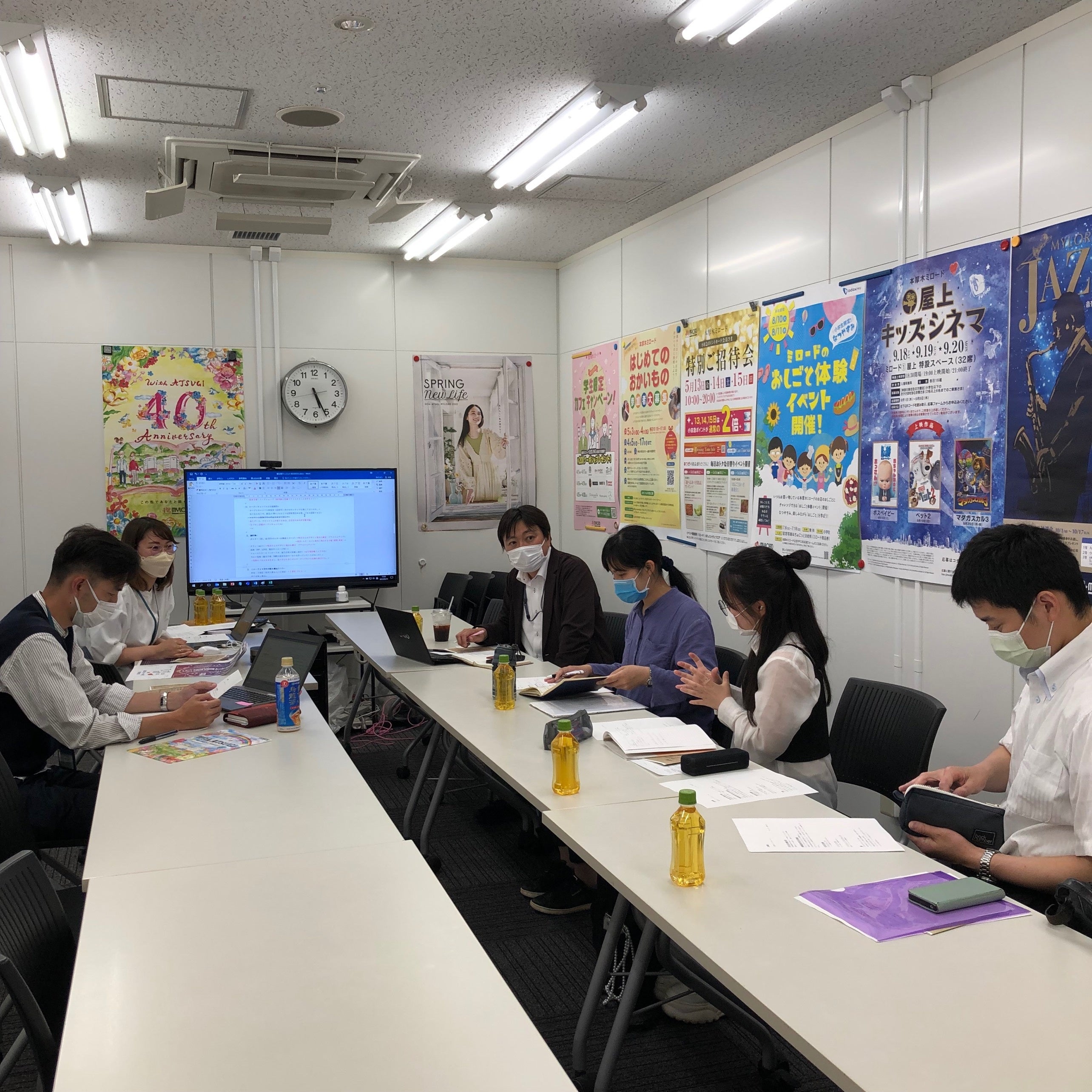 湘北短大鈴木ゼミ・広報部・本厚木ミロードの会議風景