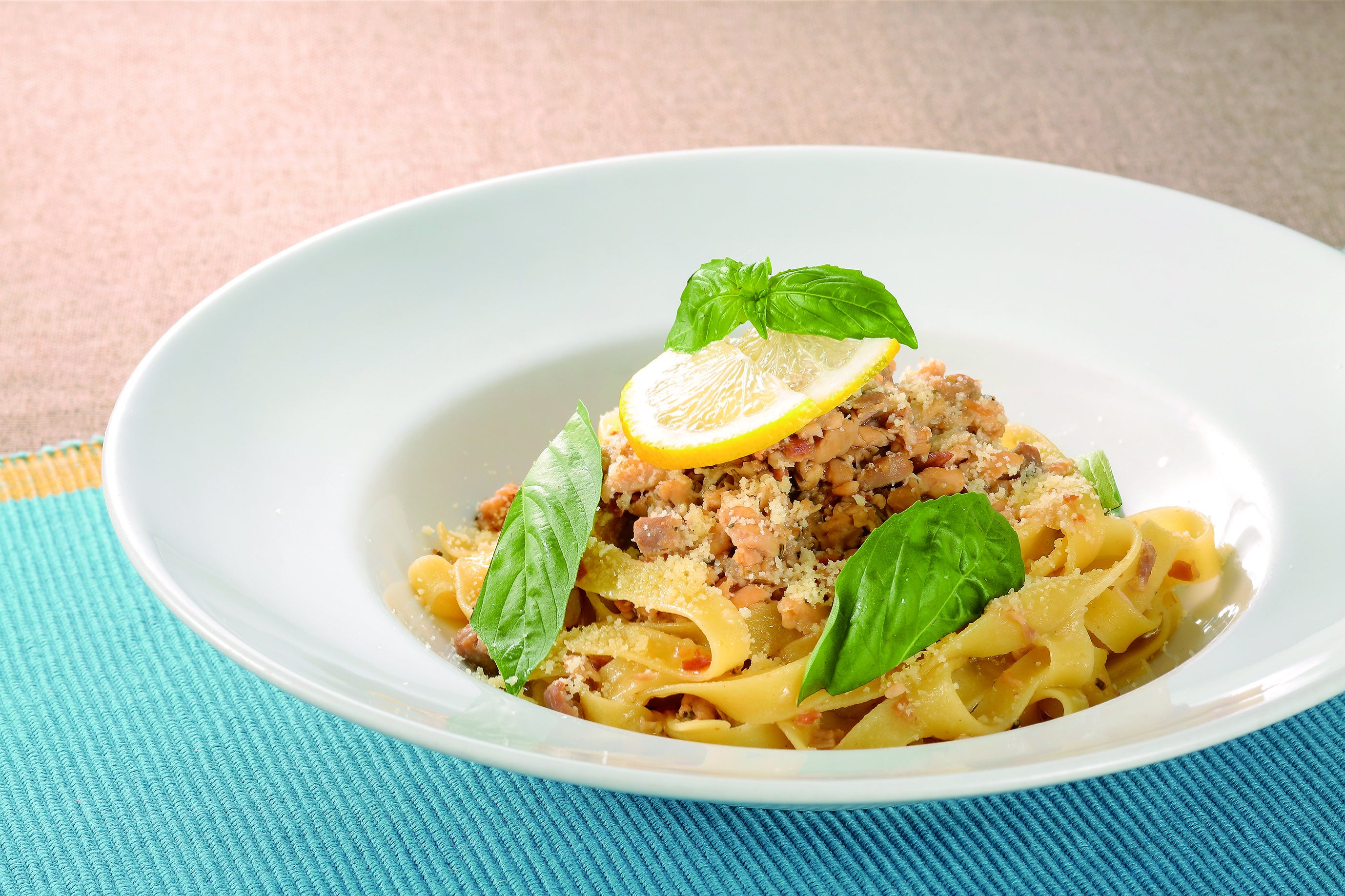 【CRAFT＆FARMERS】 岩﨑農園のレモンと国産若鶏のミートソース　フェトチーネ　1,408円