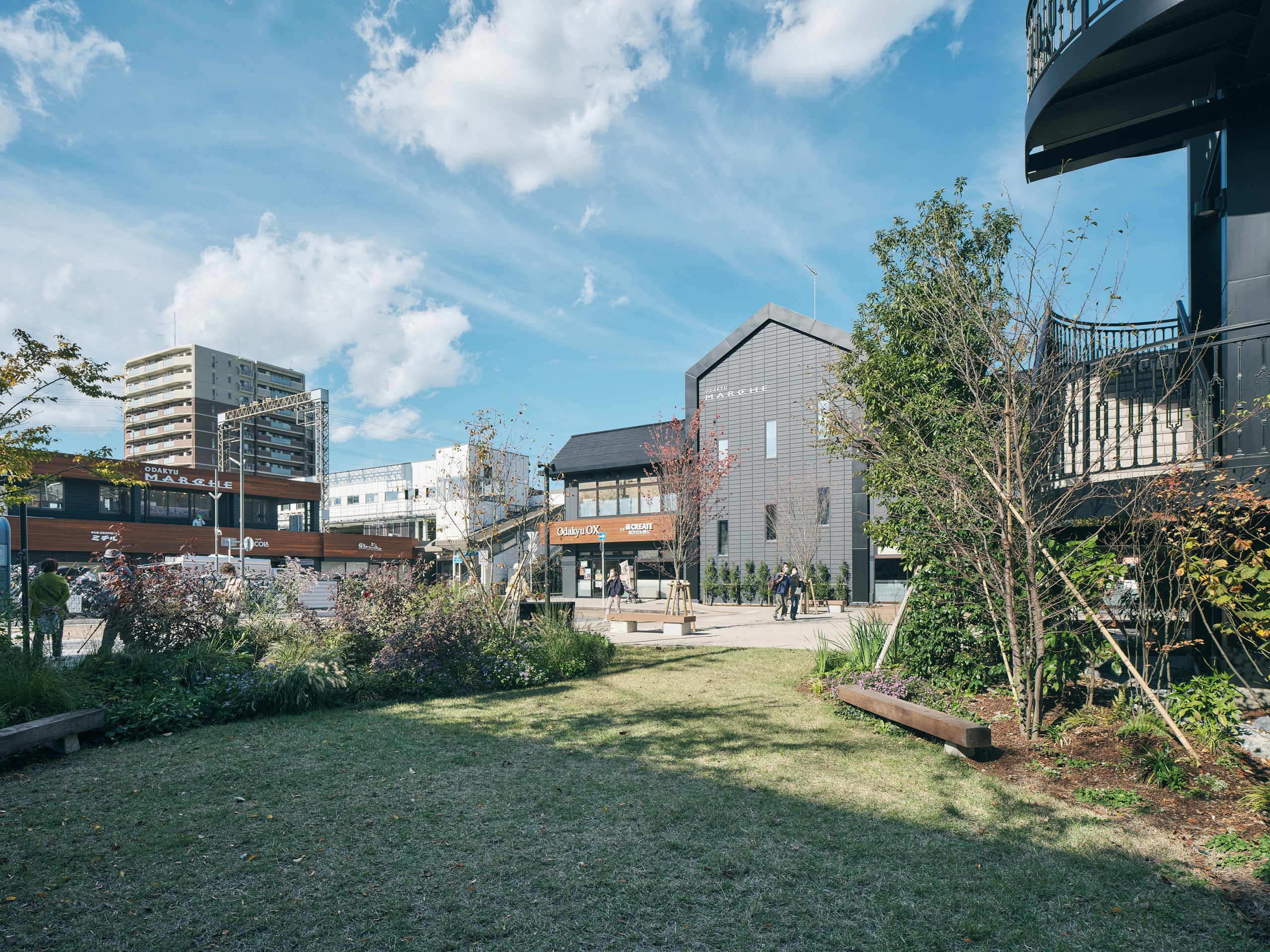 ＜「ざまにわ」　photo by Kenya Chiba＞