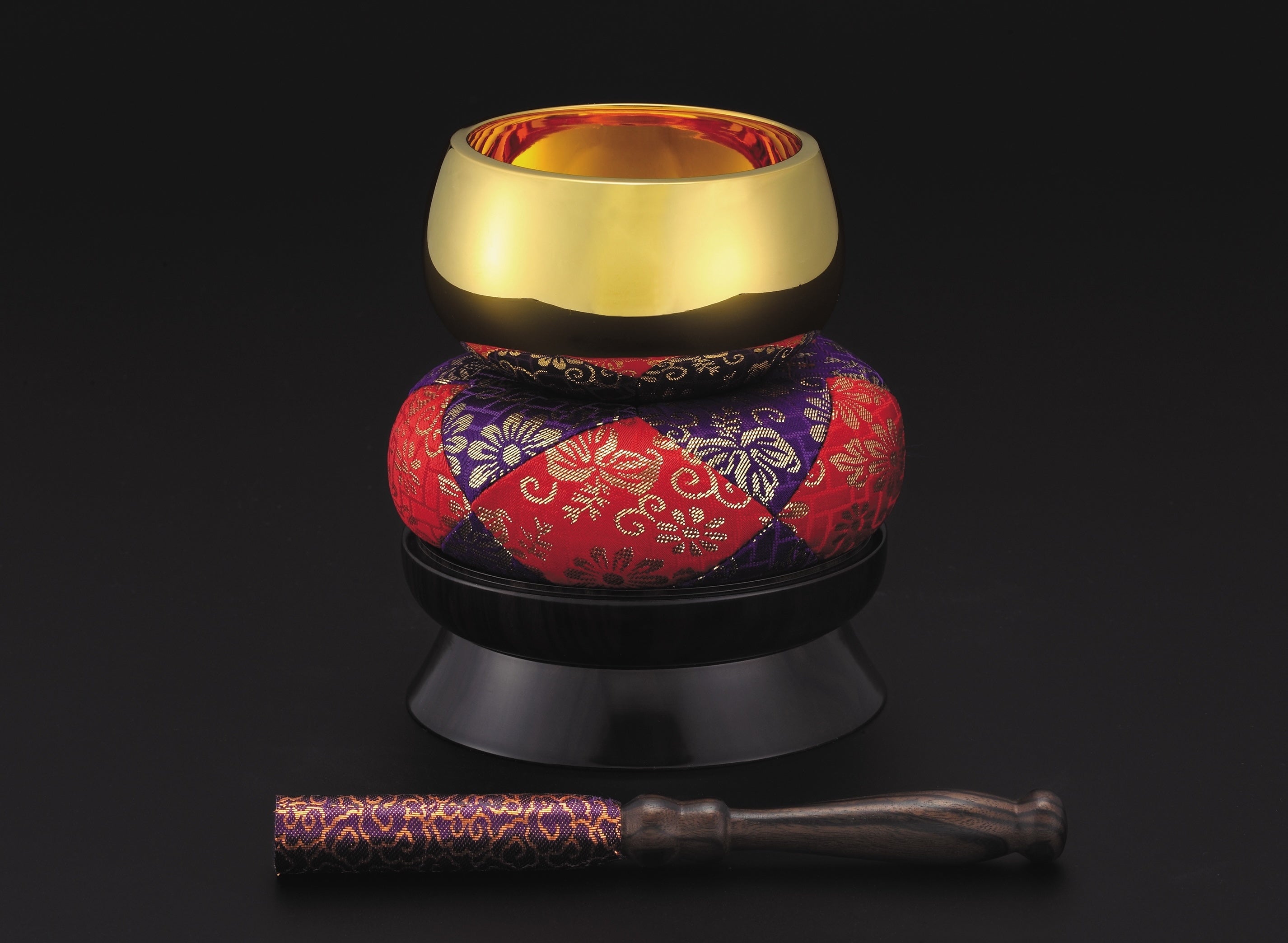 大谷翔平選手の等身大の黄金像が北海道に初上陸 高さ約1.9m