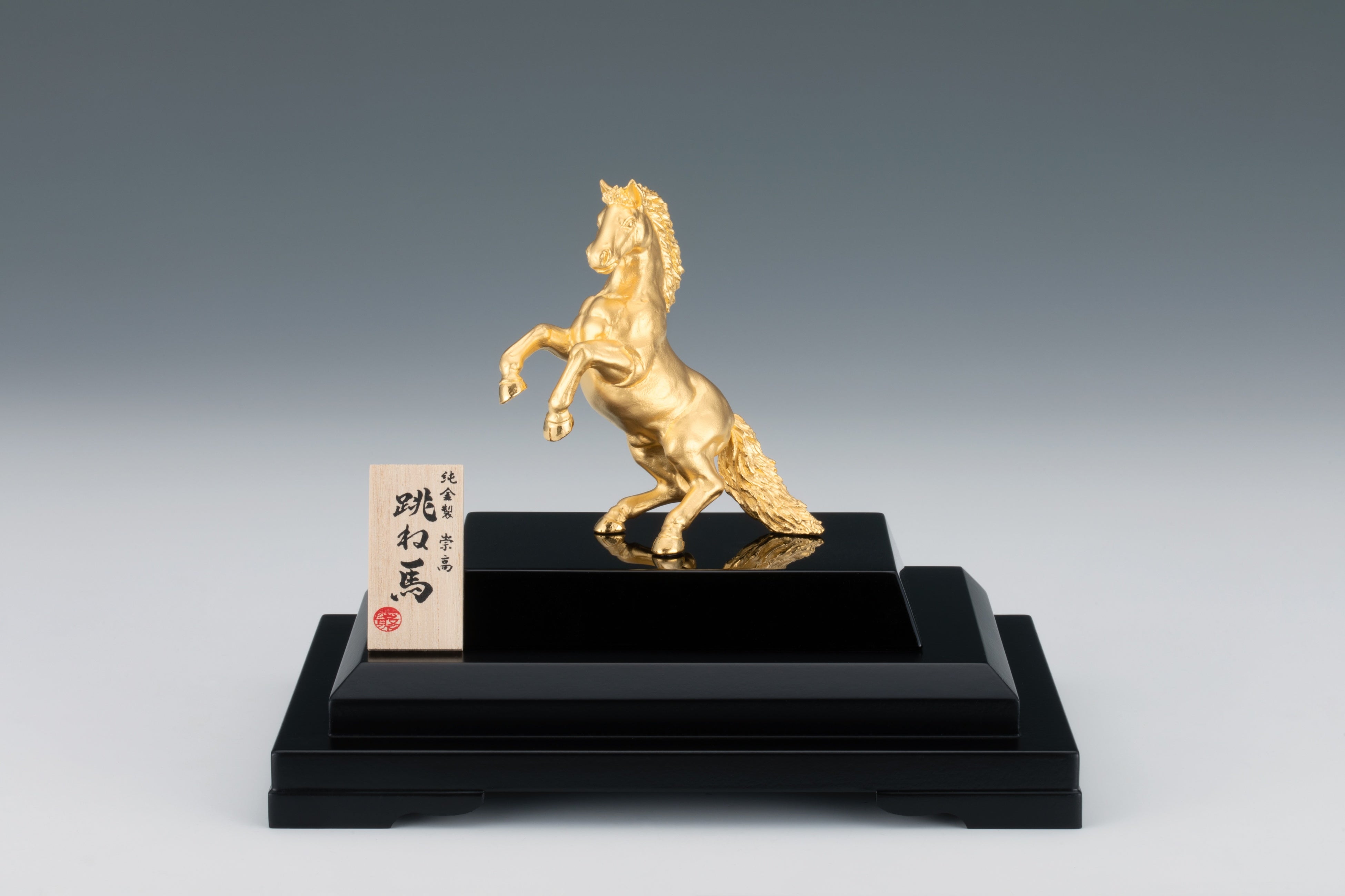 大谷翔平選手の等身大の黄金像が関西に初登場 高さ約1.9m、参考価格は5