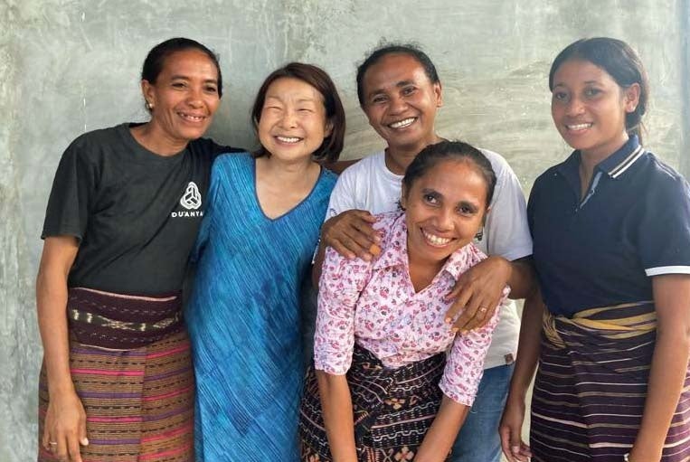 インドネシアの社会的企業、ドゥ・アニャムの職人さん達