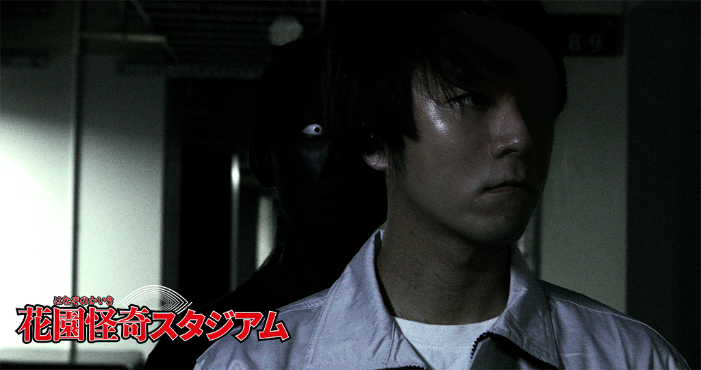 清掃員の背後に…