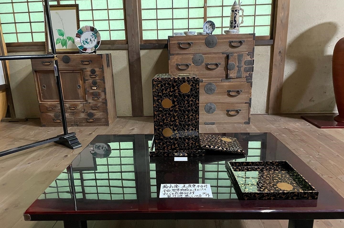 長屋門の「庄屋漆器」であなたに似合う輪島塗はいかがですか？：加茂荘