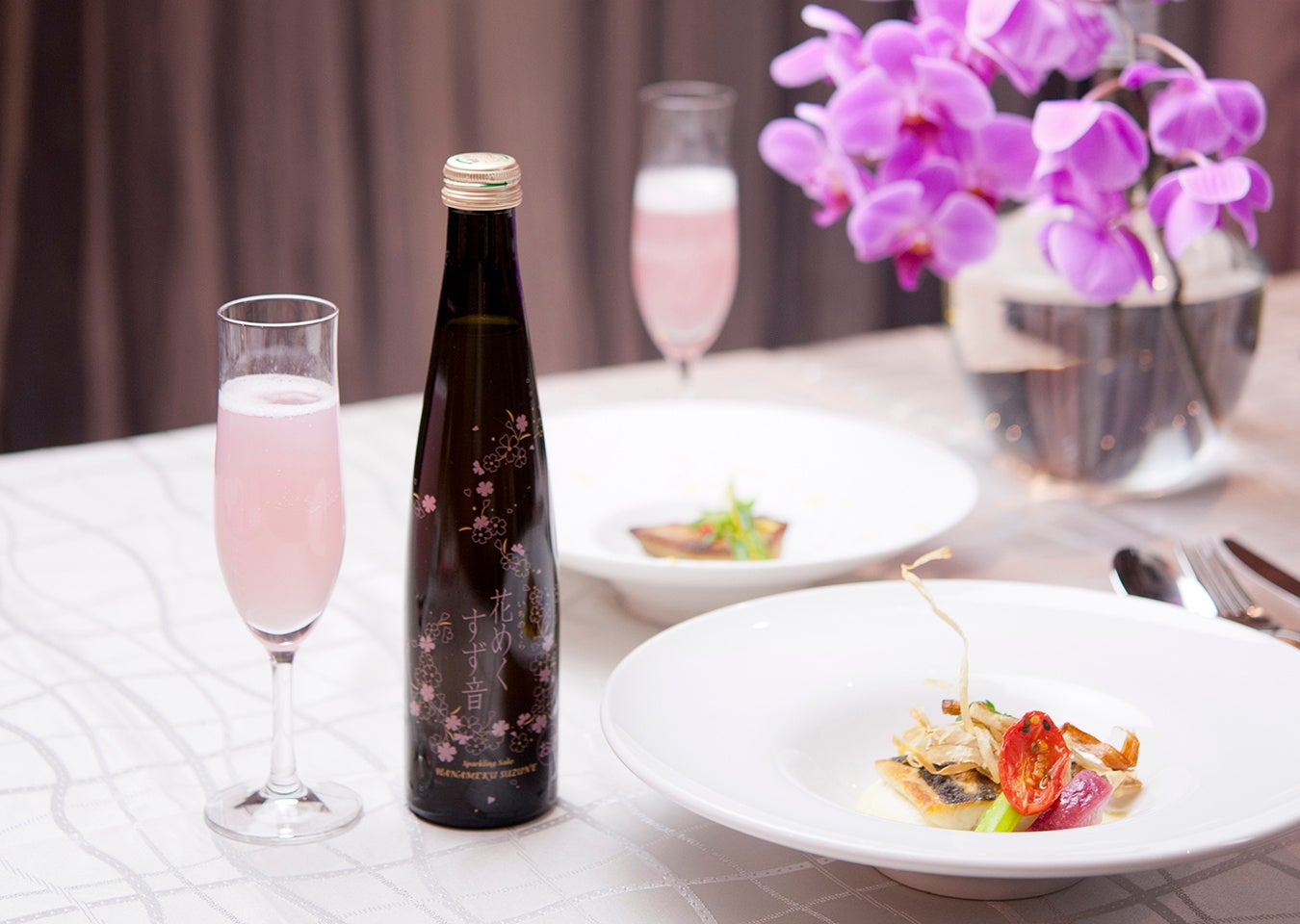 可憐なピンク色が美しいスパークリング酒 クリスマスにおすすめ