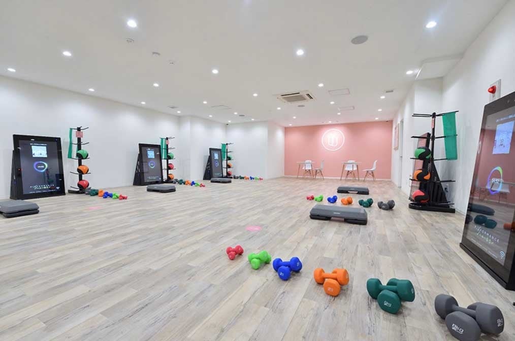 6台のマシンとマシンの 間隔は2ｍ以上で、ウイルス感染拡大の防止にも有効なスタジオの設計（福岡赤坂けやき通り店）