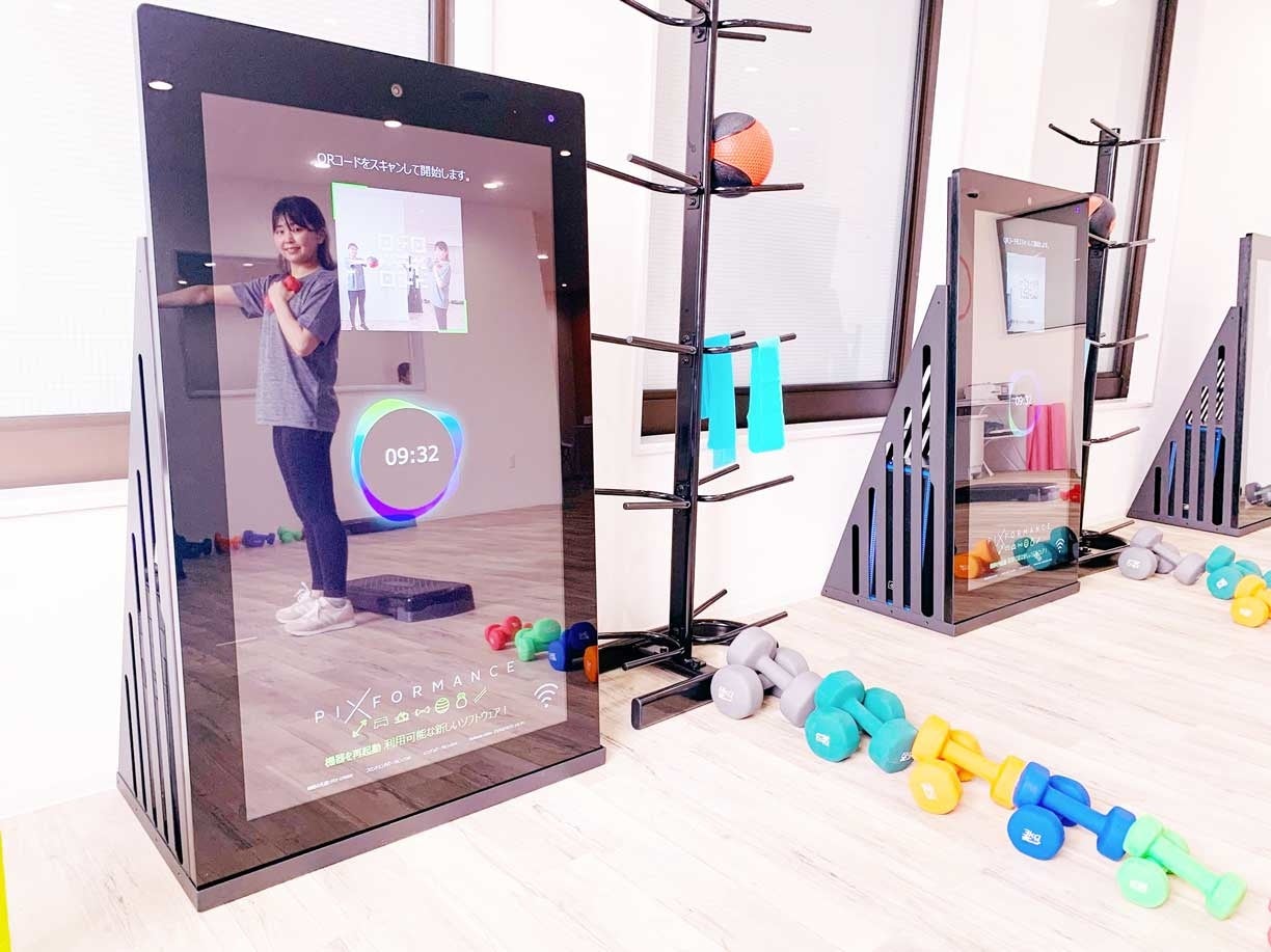 ダンベル・ボール・バンド等さまざまなトレーニングアイテムを使った30分トレーニング