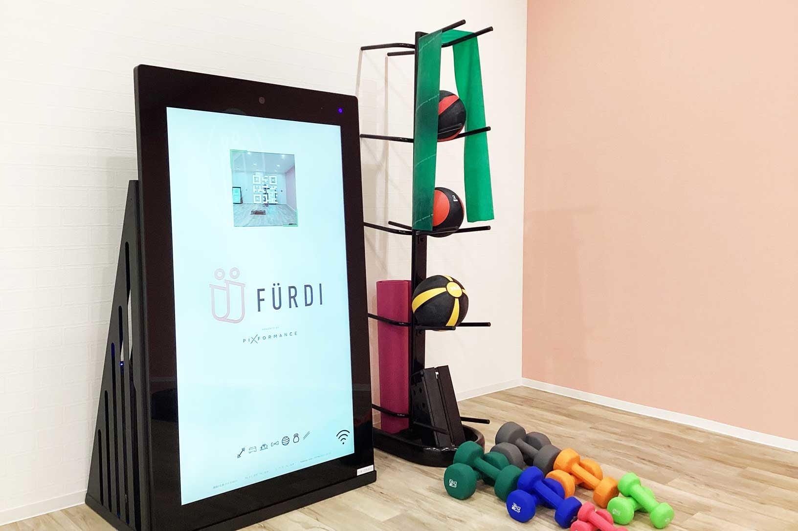 ダンベル・ボール・バンド等さまざまなトレーニングアイテムを使った30分トレーニング