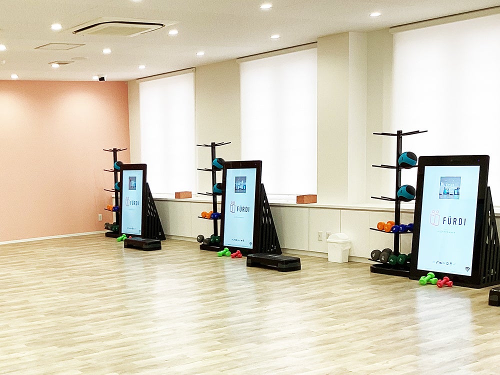 ダンベル・ボール・バンド等さまざまなトレーニングアイテムを使ったマシンに触れないパーソナルトレーニング