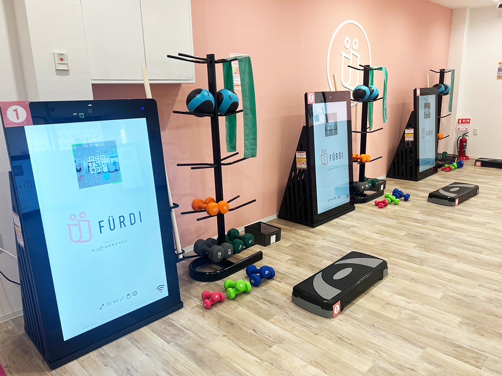 ダンベル・ボール・バンド等さまざまなトレーニングアイテムを使ったマシンに触れないパーソナルトレーニング