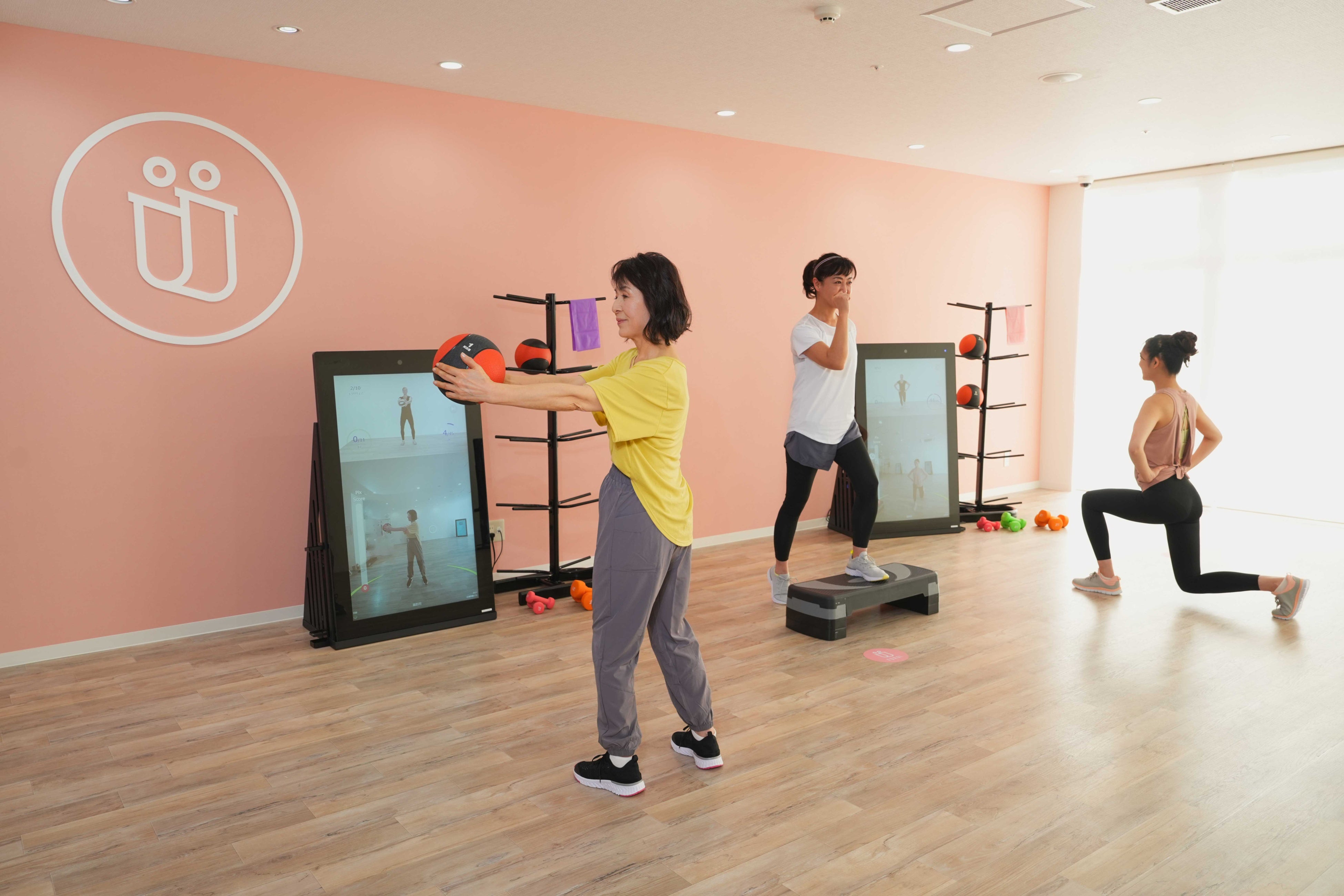 無酸素運動（AIマシン）と有酸素運動（ステップボード）を交互に行うことで、30分程度の運動でも効率のよい脂肪燃焼が期待できます。