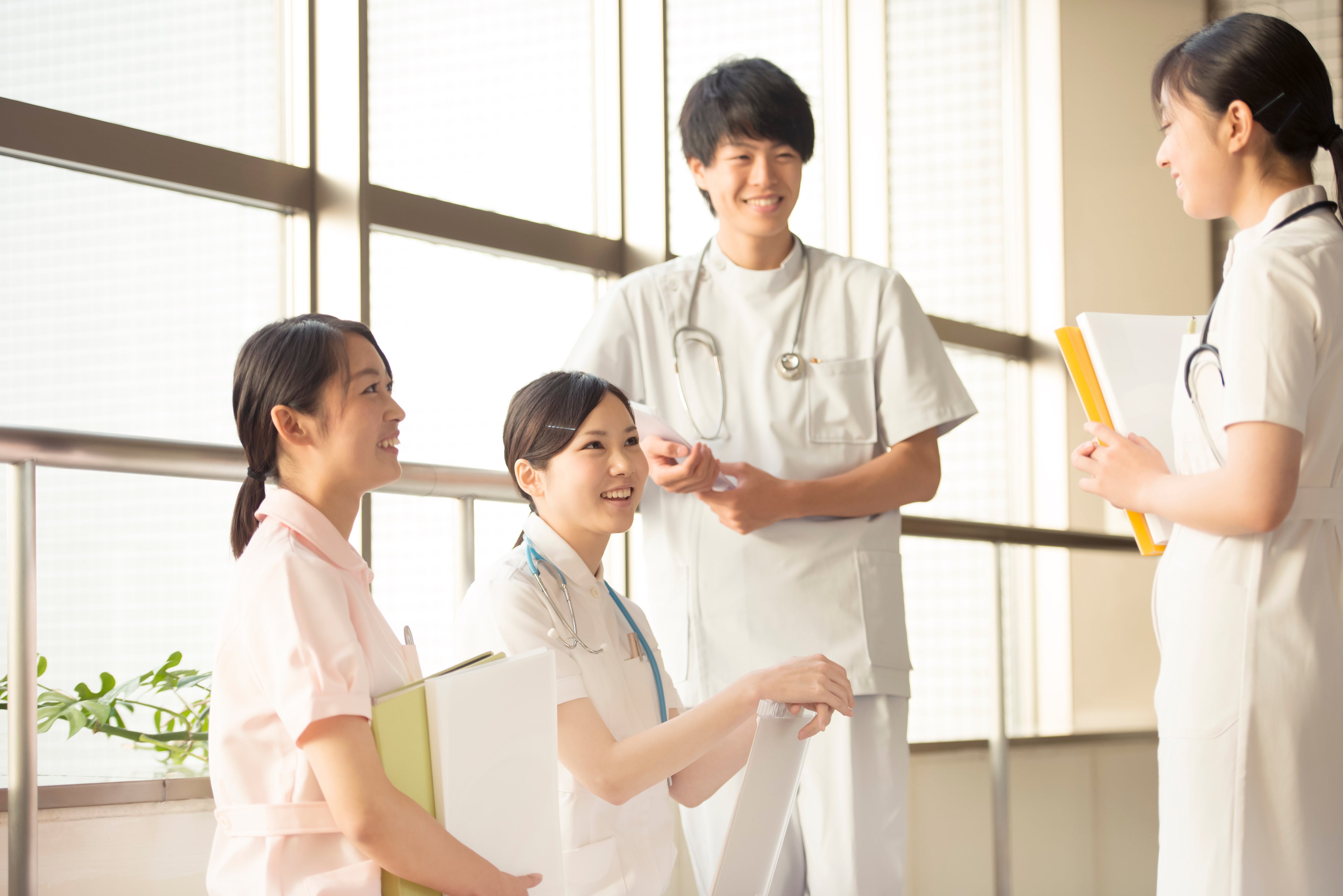 新型コロナの感染拡大に伴って、医療もオンライン化が進みホームページが必要不可欠となっています。