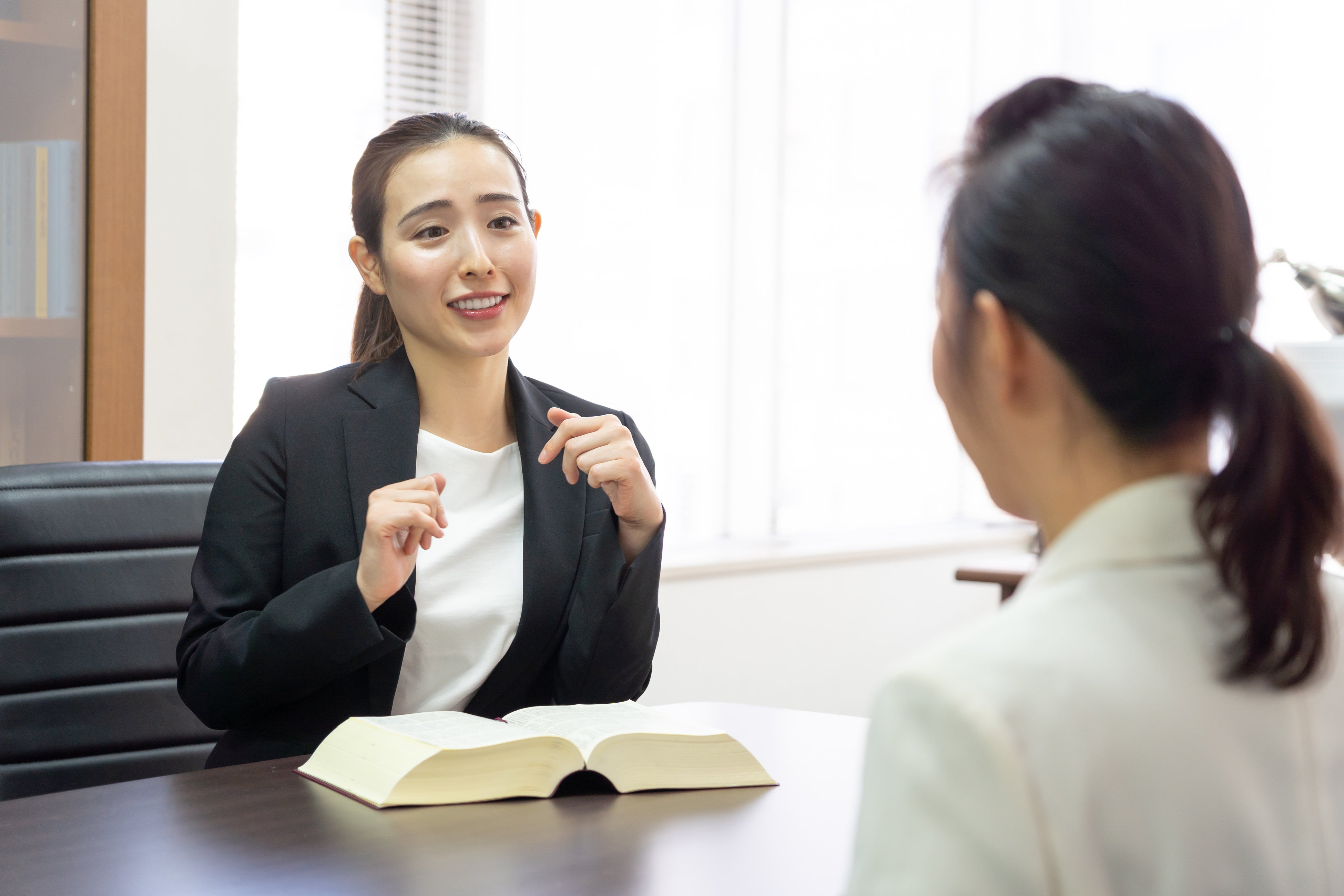 スタートアップ企業の知財戦略、または海外における知財戦略が注目されており、弁理士への依頼は増加しております。