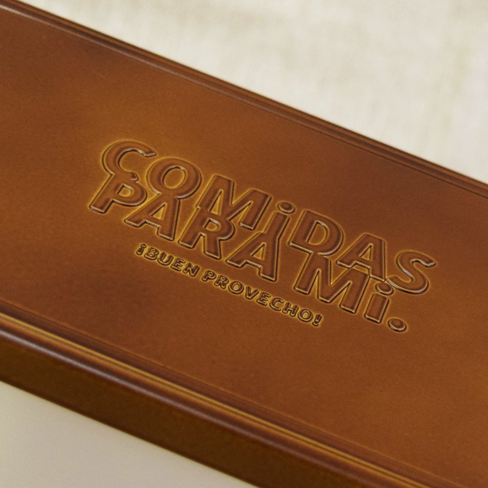 ベージュは木目ような特殊な塗装