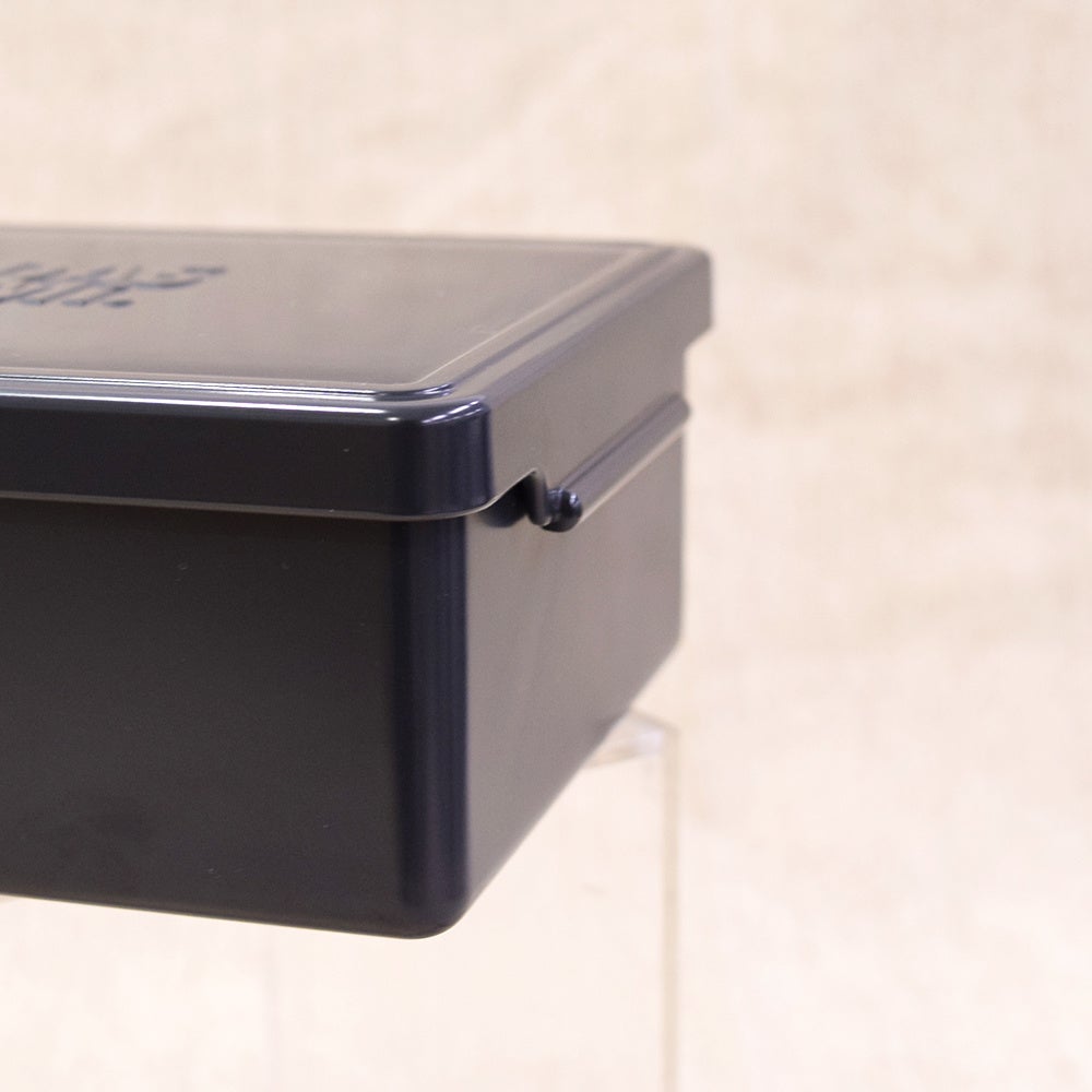 シンプルなのにかちっと止まるフタ