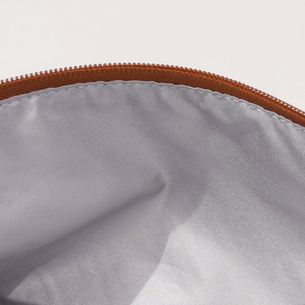 内側はシルバーコーティング加工。抗菌加工されています。