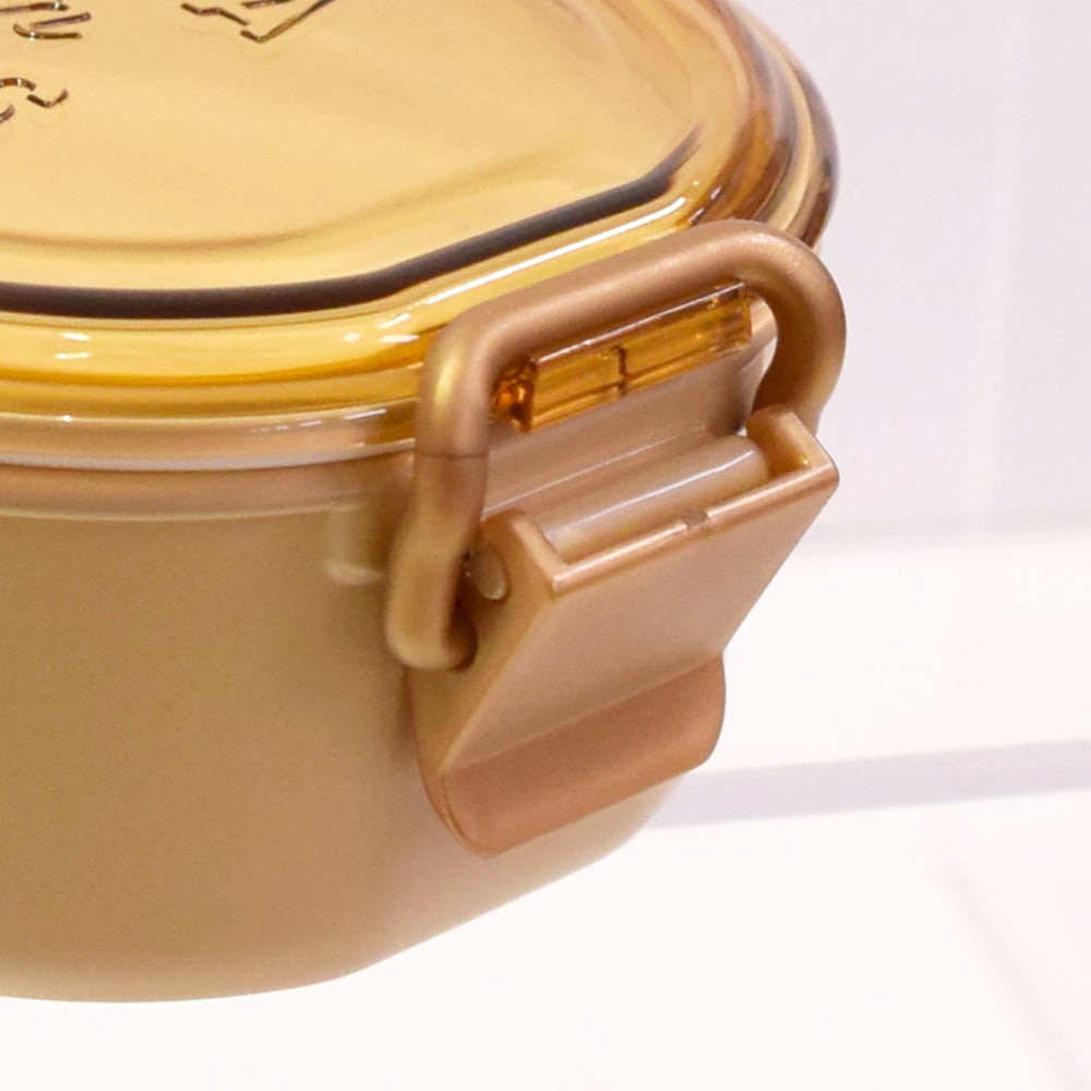 ゴールドのバックルがポイント