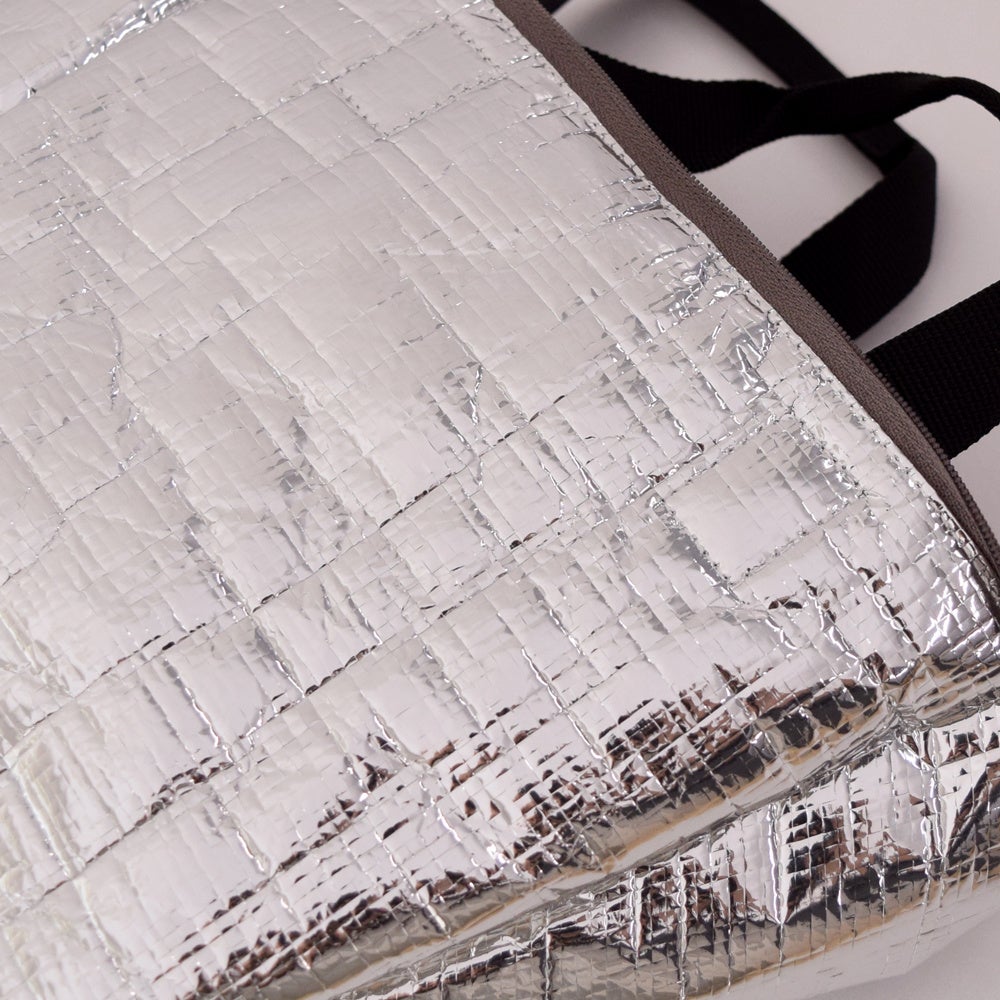 内側はアルミ蒸着シート