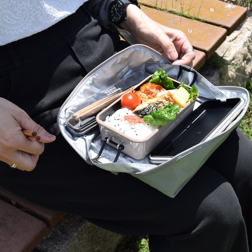 膝上や車内などでの食事の際に