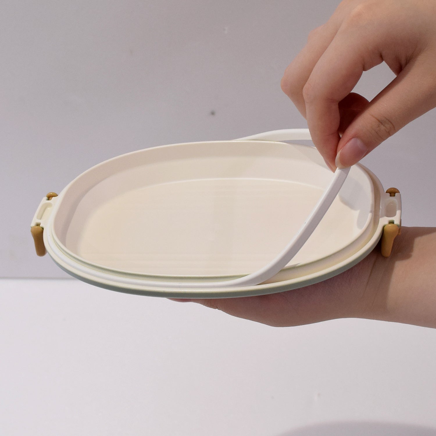 フタにはパッキンがついて安心