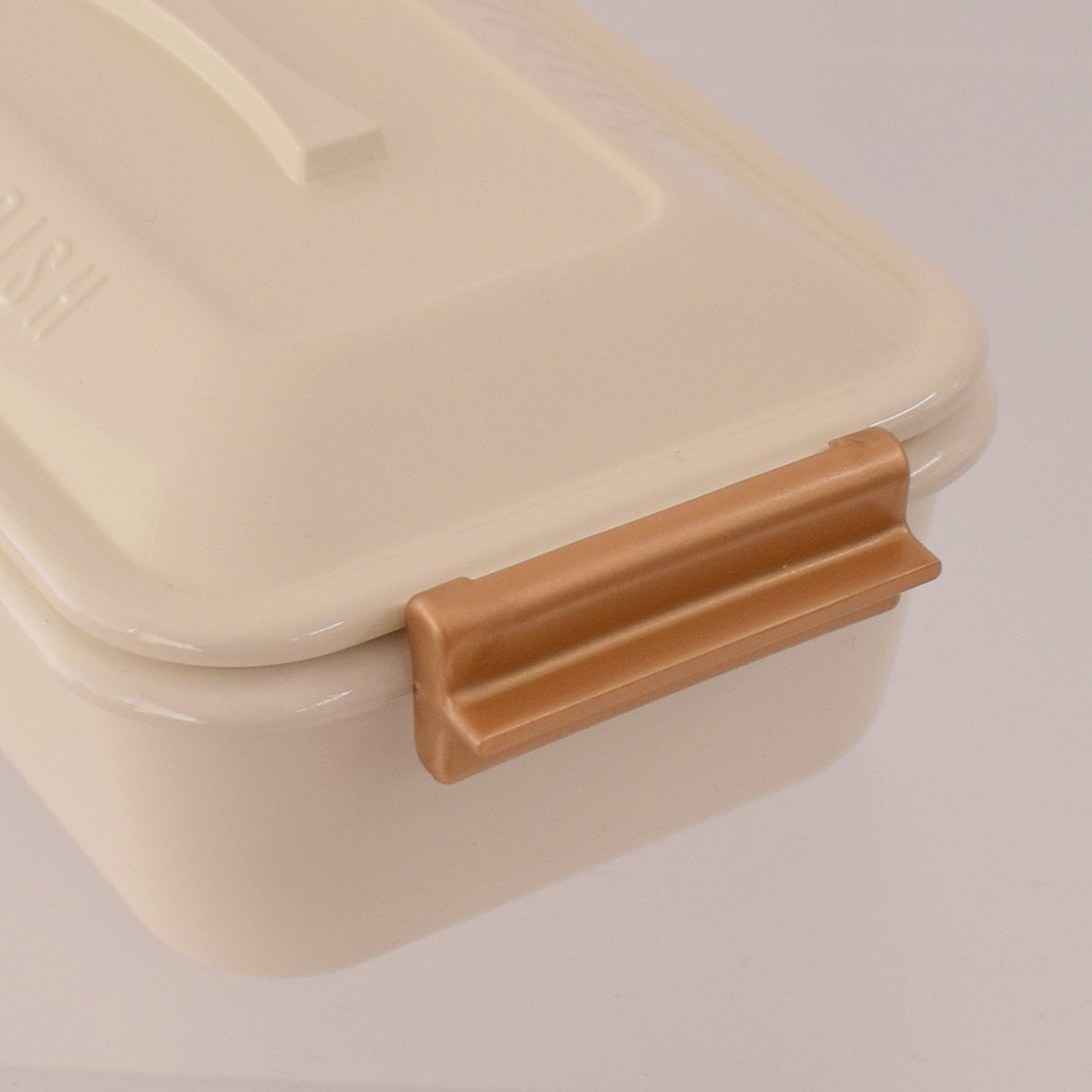 ゴールドのバックル